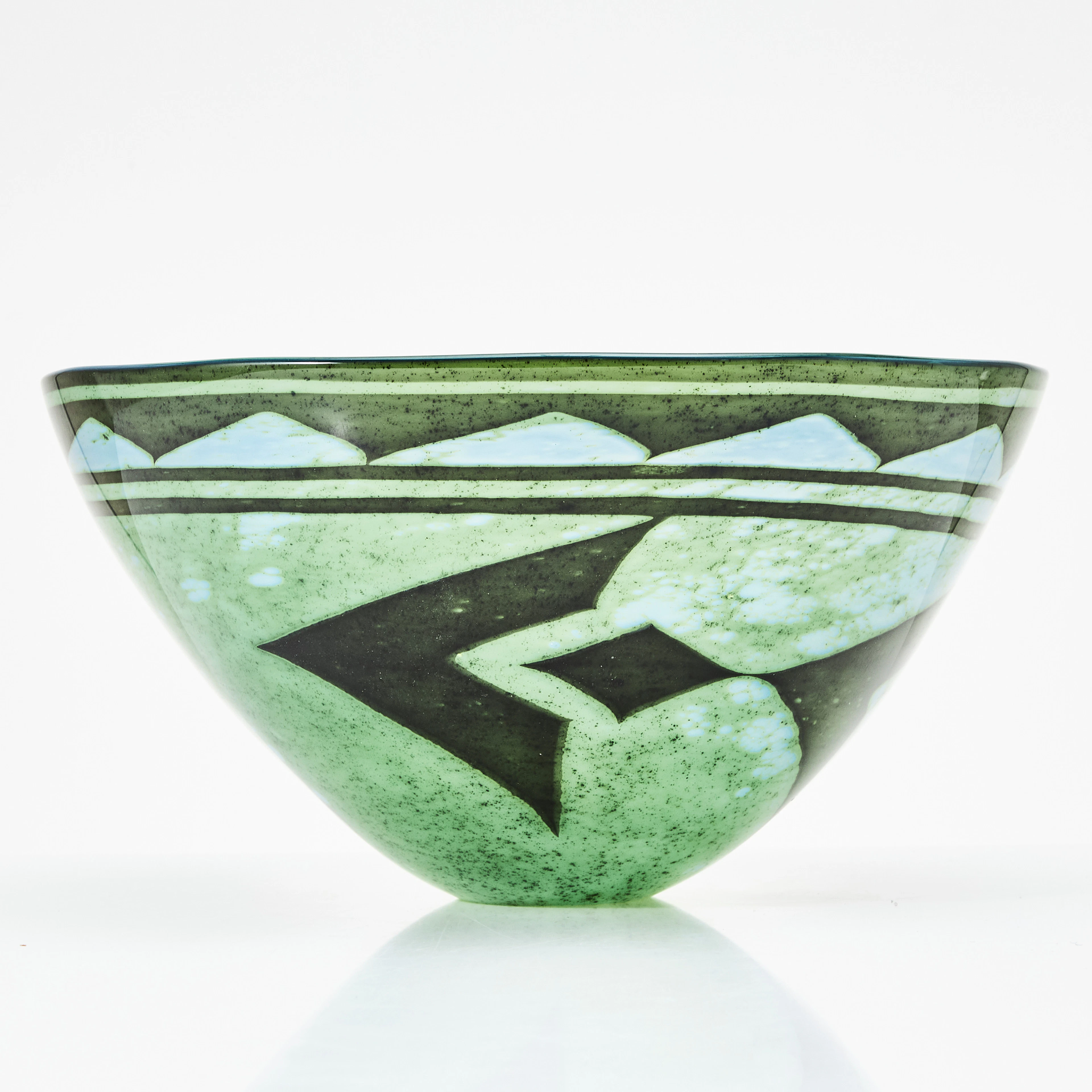 JOHN FORD. skål, blåst av Wilke Adolfsson (född 1940), polykromt glas