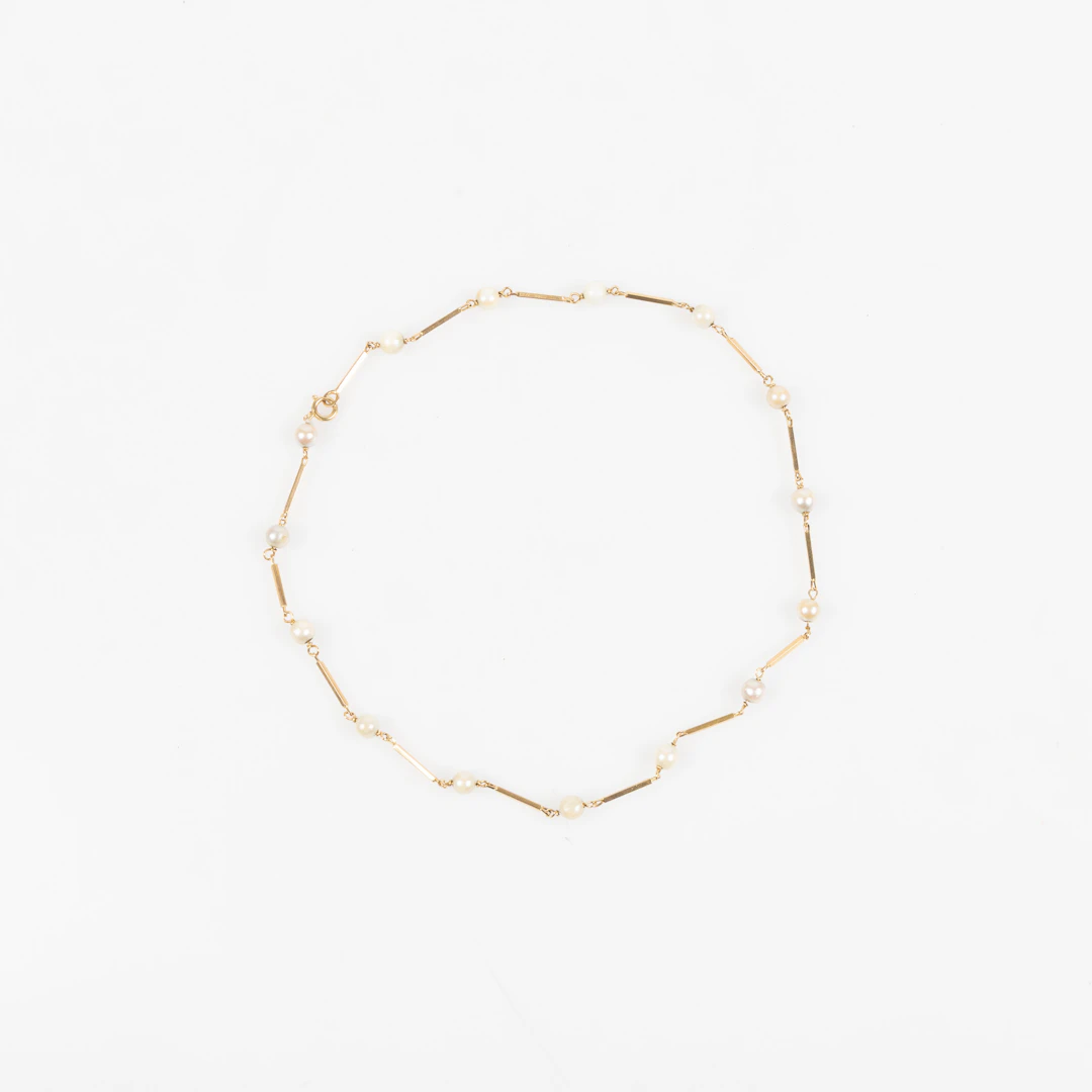 HALSBAND, 18K guld, svenska importstämplar, stavformade länkar med pärlor.