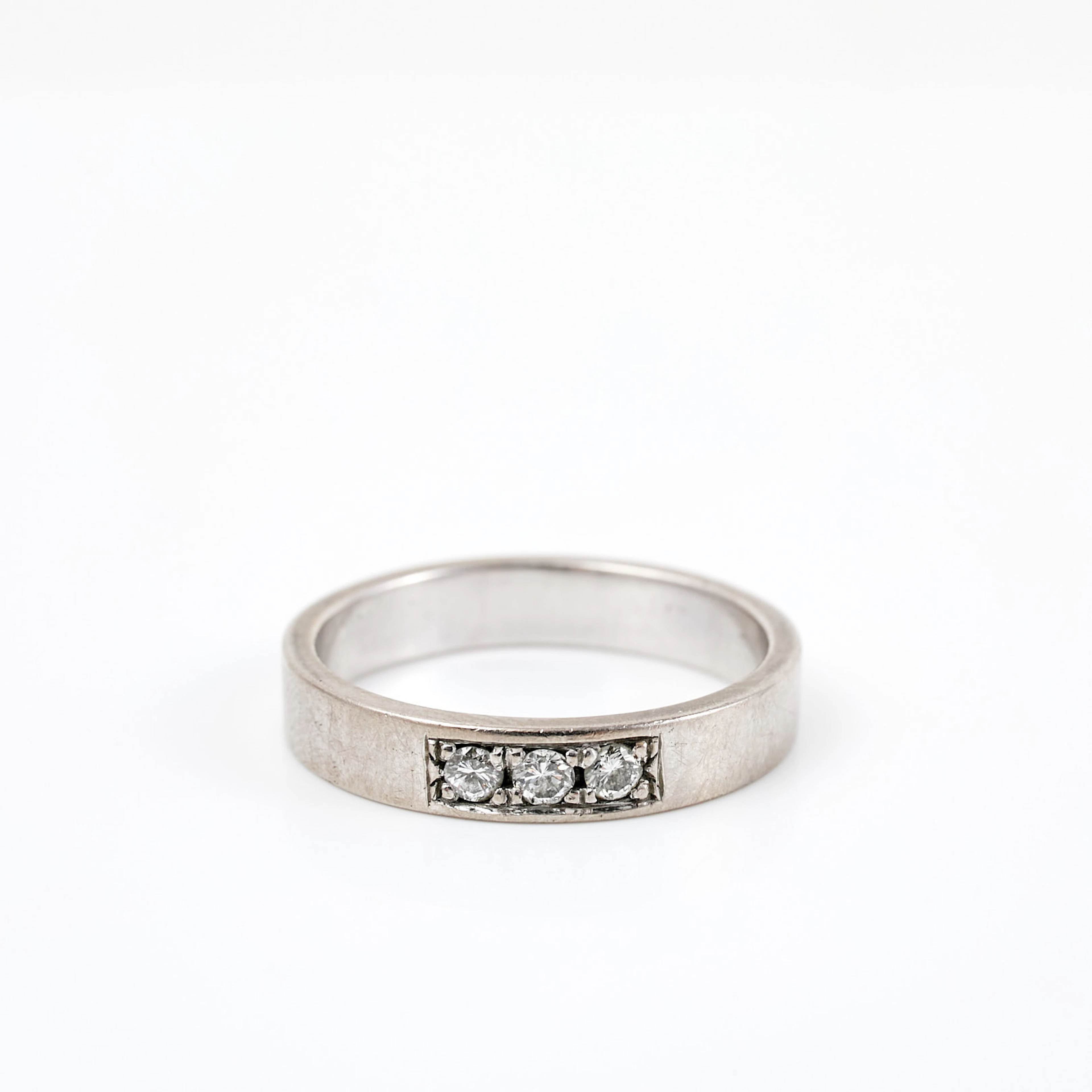 RING, 18 k guld, 3 briljantslipade diamanter, totalt ca 0,15 ct.
