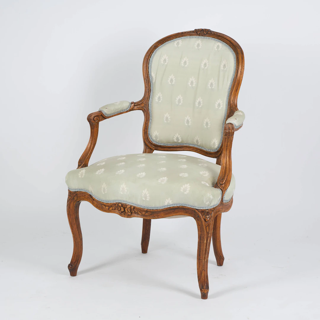 KARMSTOL, rokoko- /Louis XV-stil. sent 1800-tal.