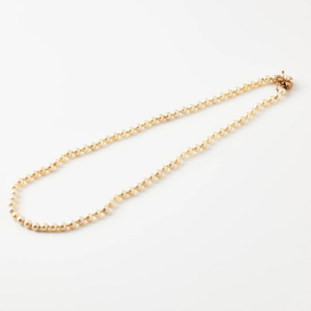 COLLIER, odlade saltvattenspärlor ca 6,5-6.7 mm, lås, 18 k guld, i