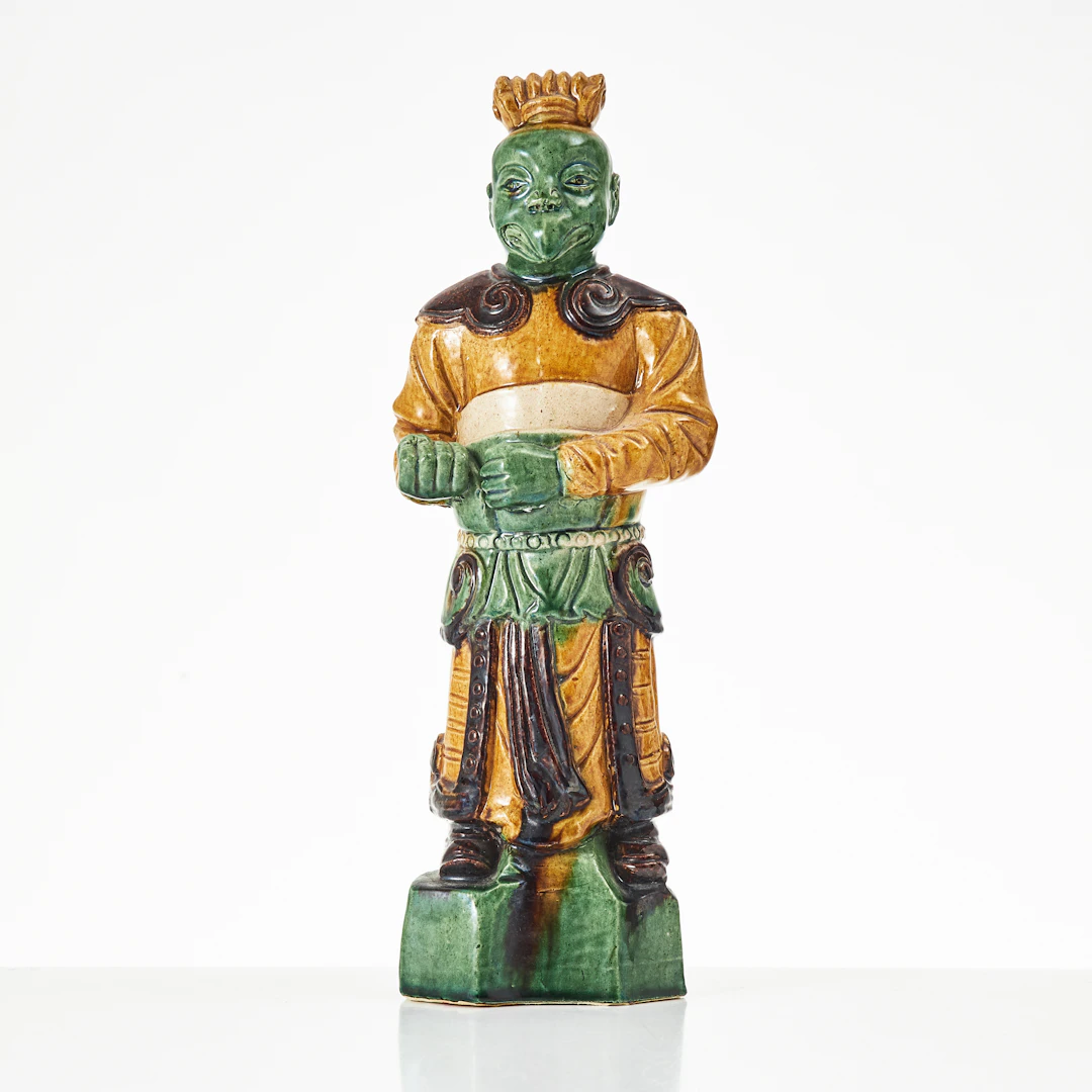 SKULPTUR, lergods, Kina, 18-/1900-tal, glaserad i sancai.