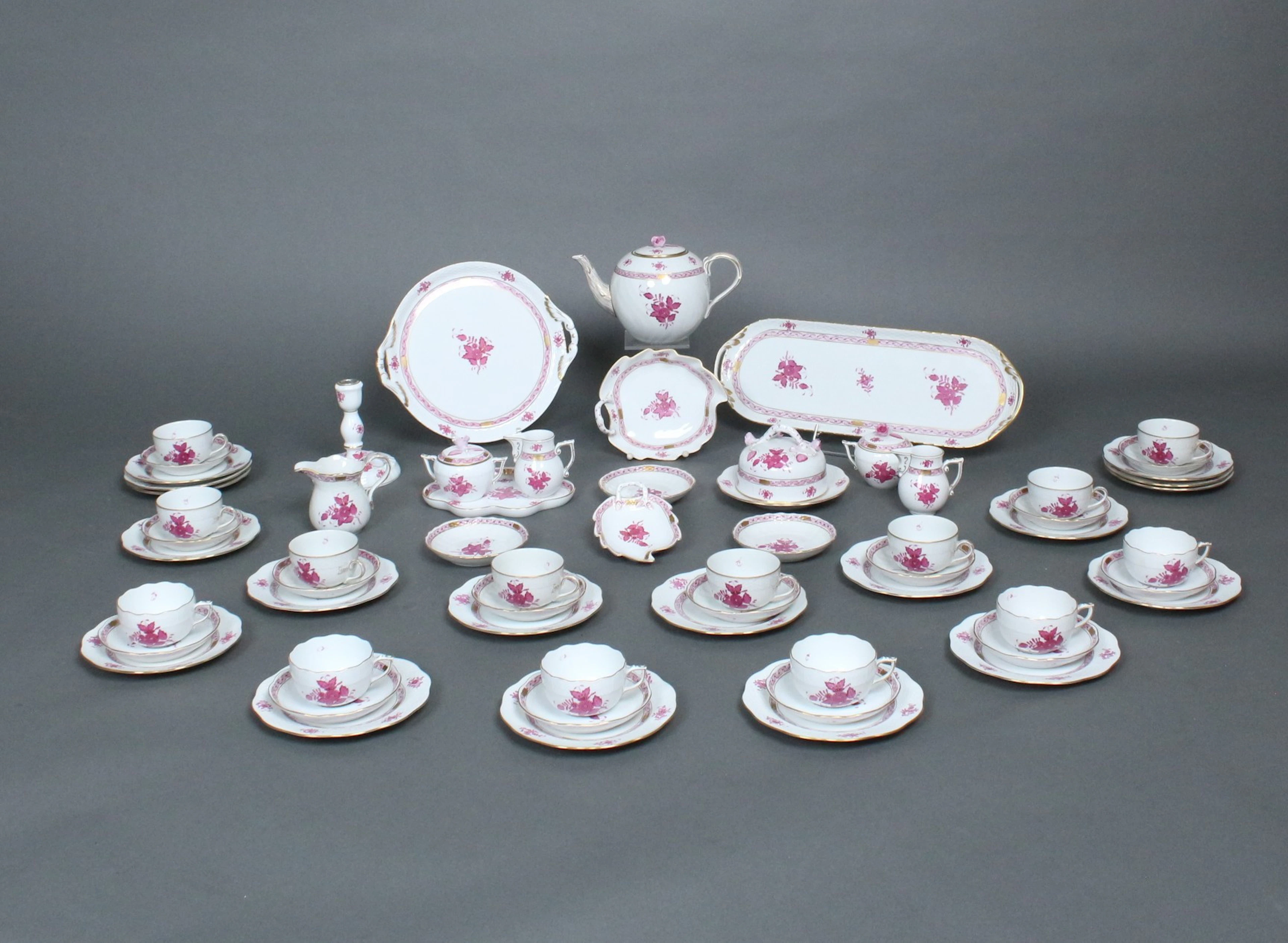 HEREND. 60-teiliges Teeservice, ‘Apponyi Purpur’ Ungarn, Porzellan