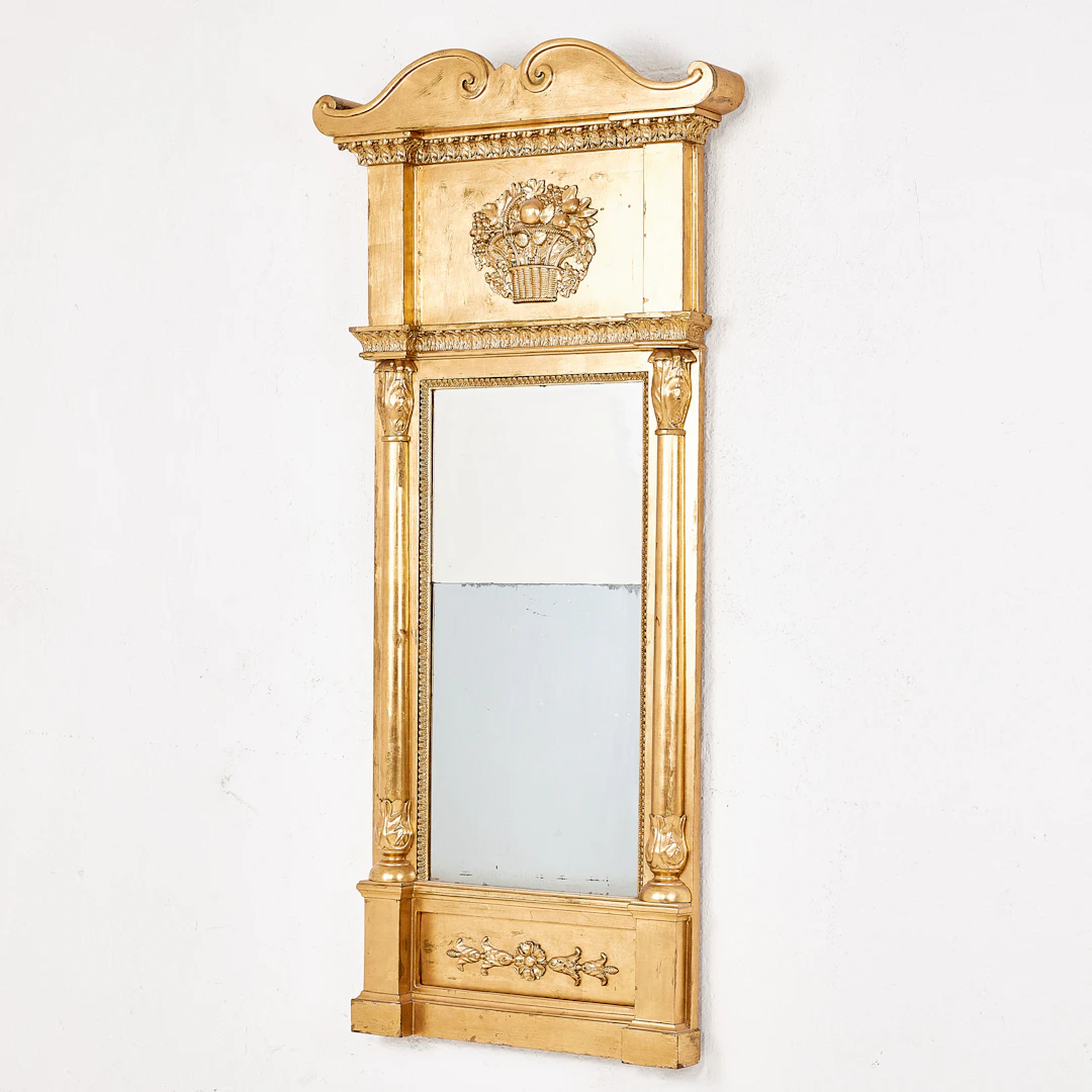 SPEGEL, 1800-talets första hälft, Karl Johan, förgylld, delvis skuren dekor.