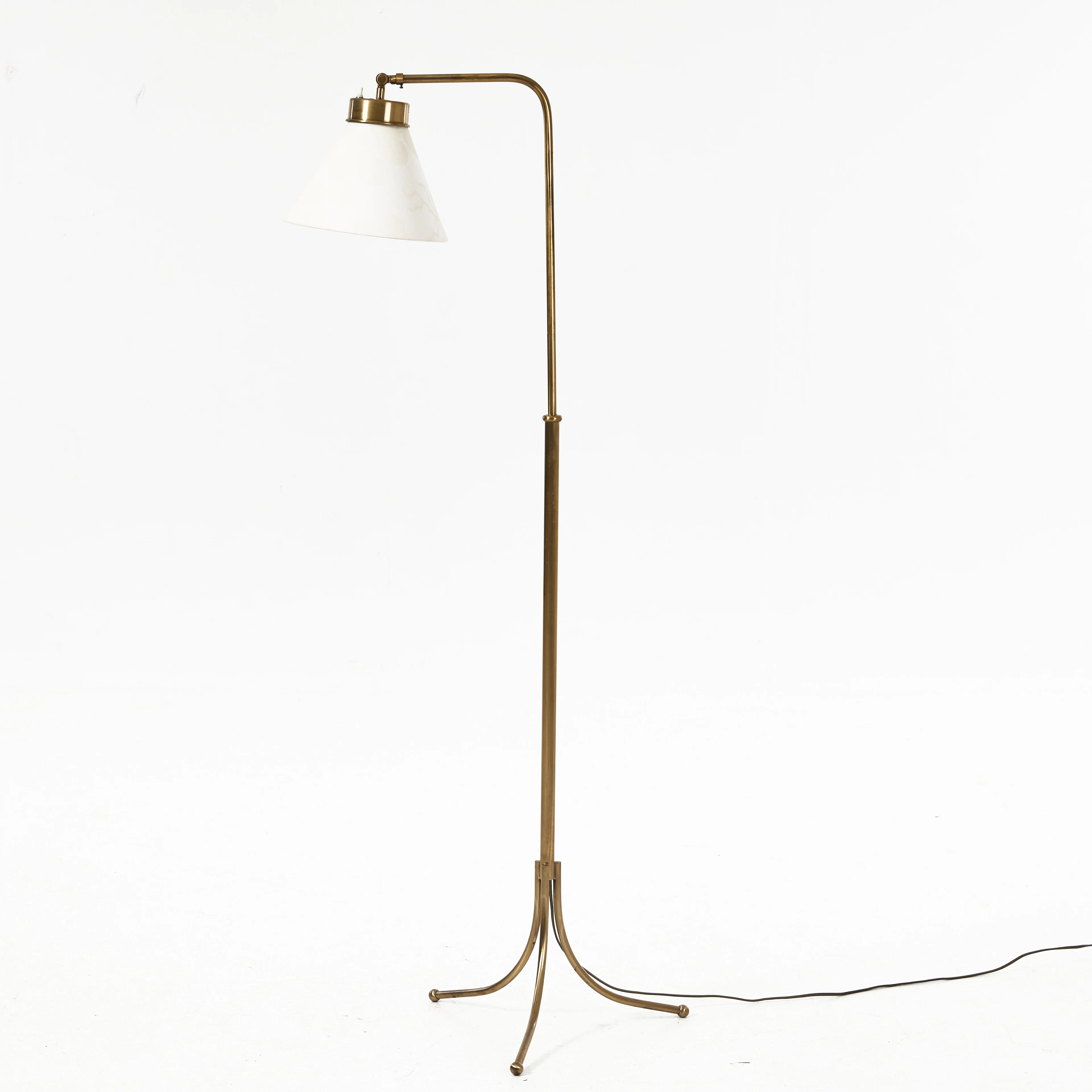 JOSEF FRANK. Golvlampa 1842, mässing, Firma Svenskt Tenn.
