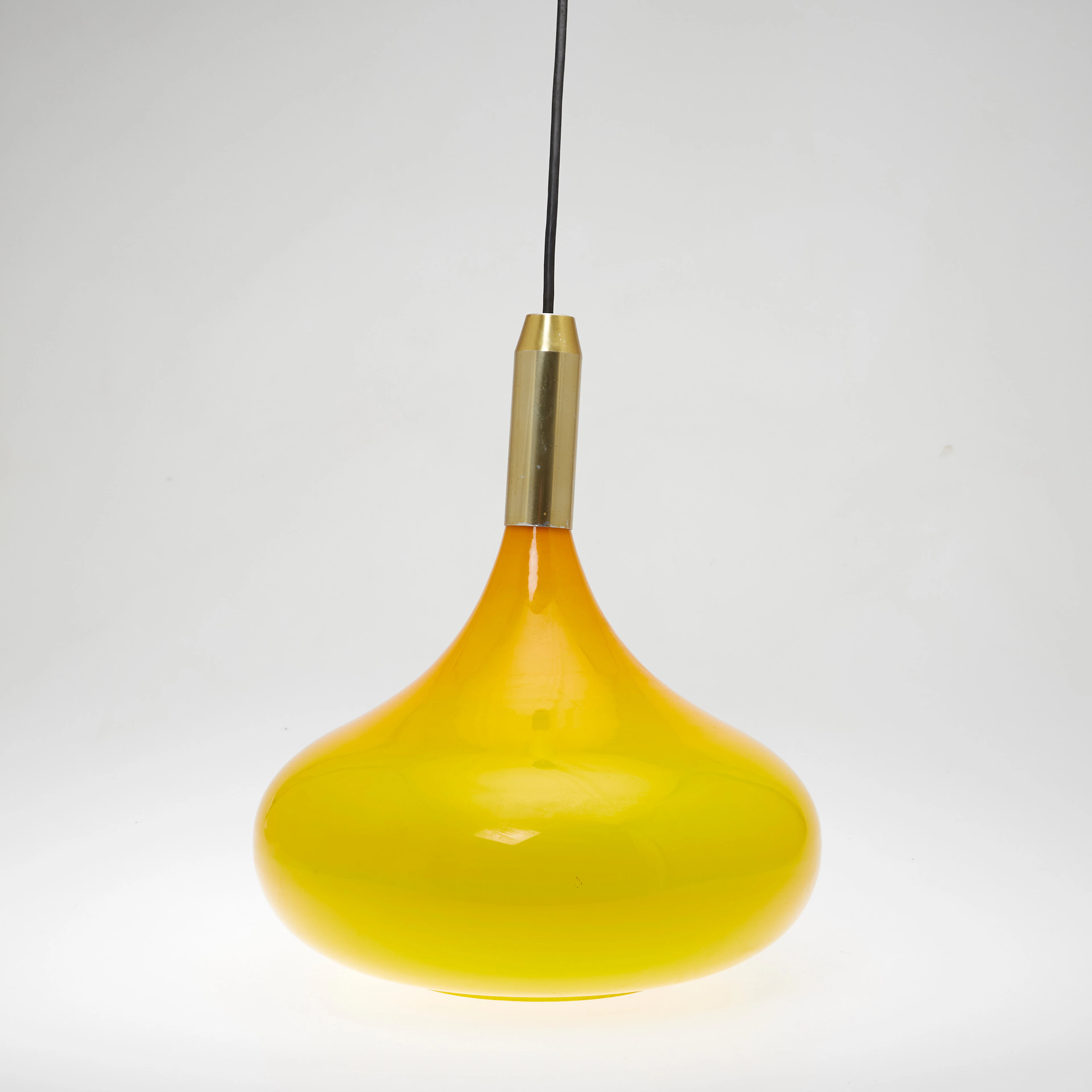 DORIA, Deckenleuchte / Hängelampe, Glas, Metall, 1970er Jahre, Deutschland.