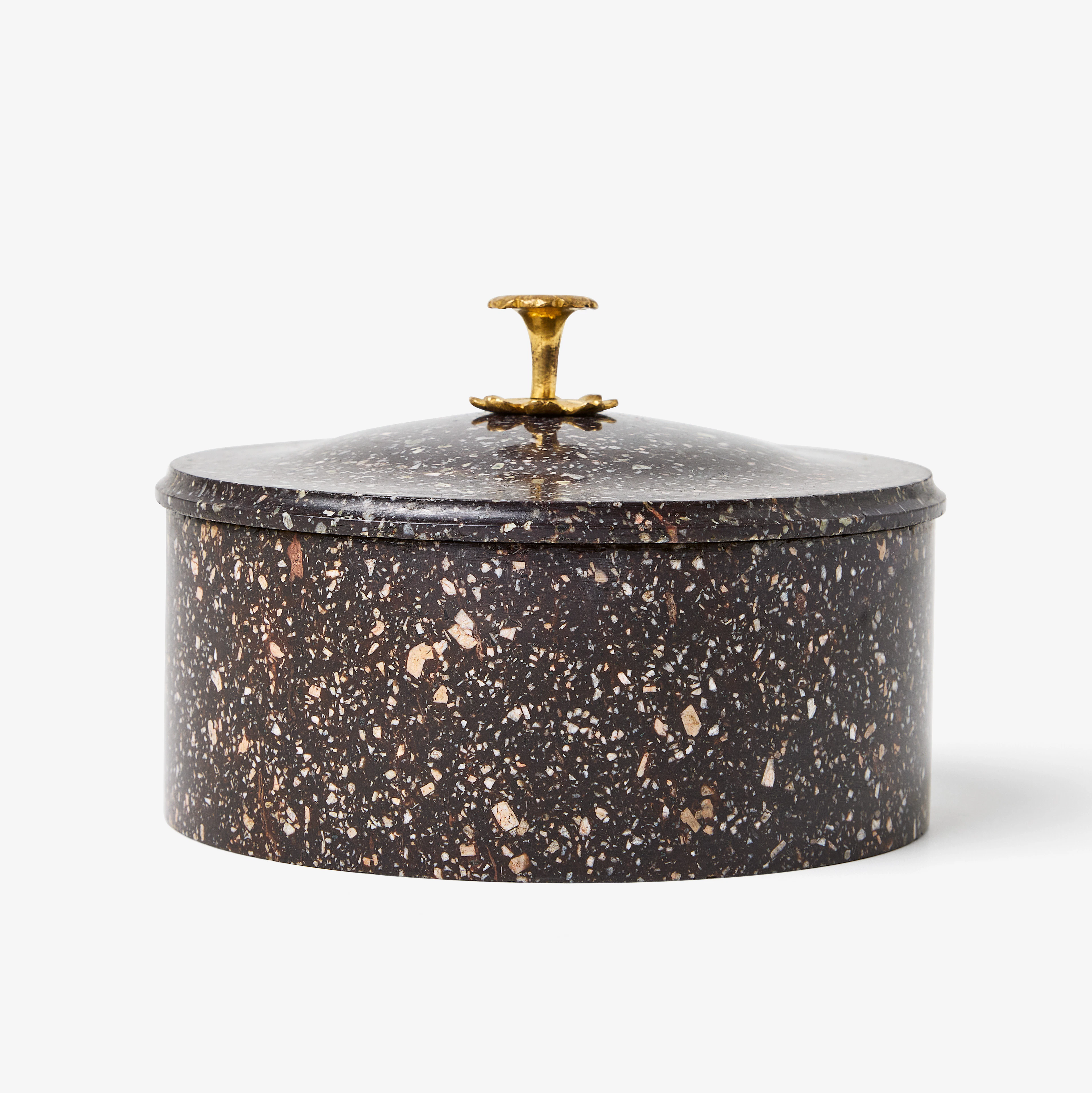 SMÖRASK med LOCK, sengustaviansk, omkring 1800, Blybergsporfyr från