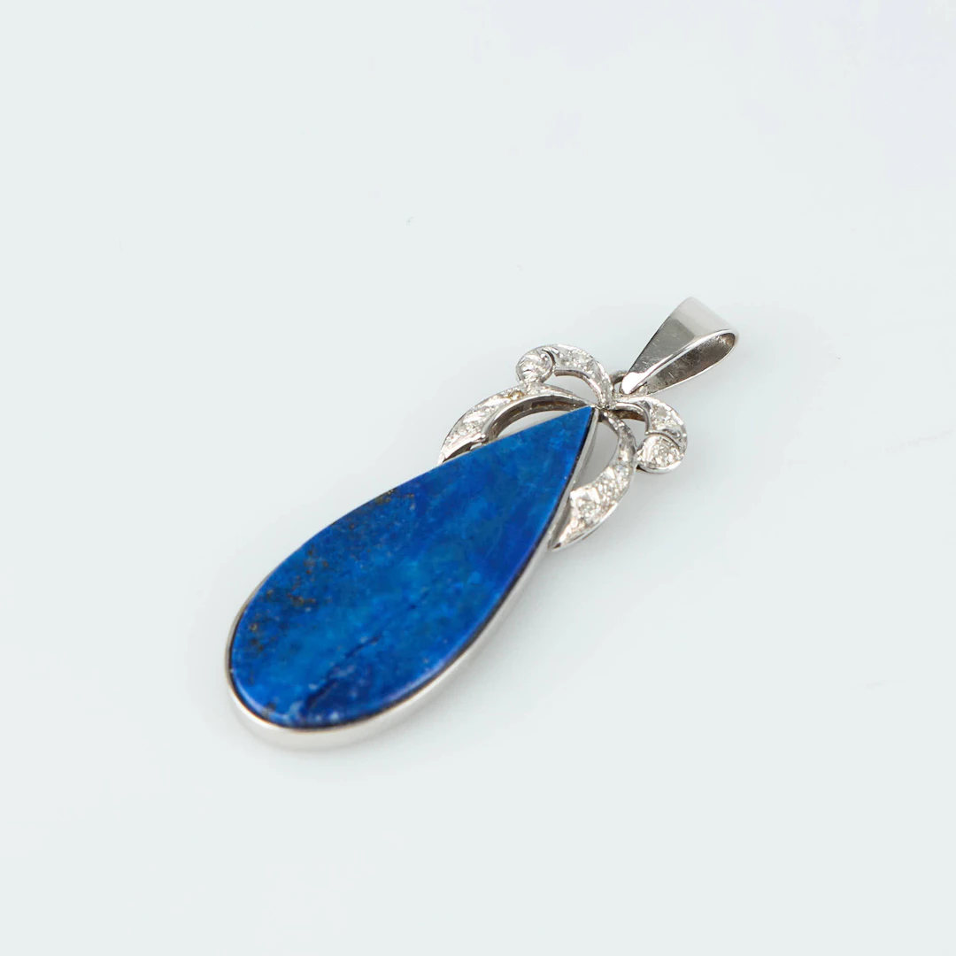 HÄNGE, 14K vitguld, lapis lazuli med diamanter.