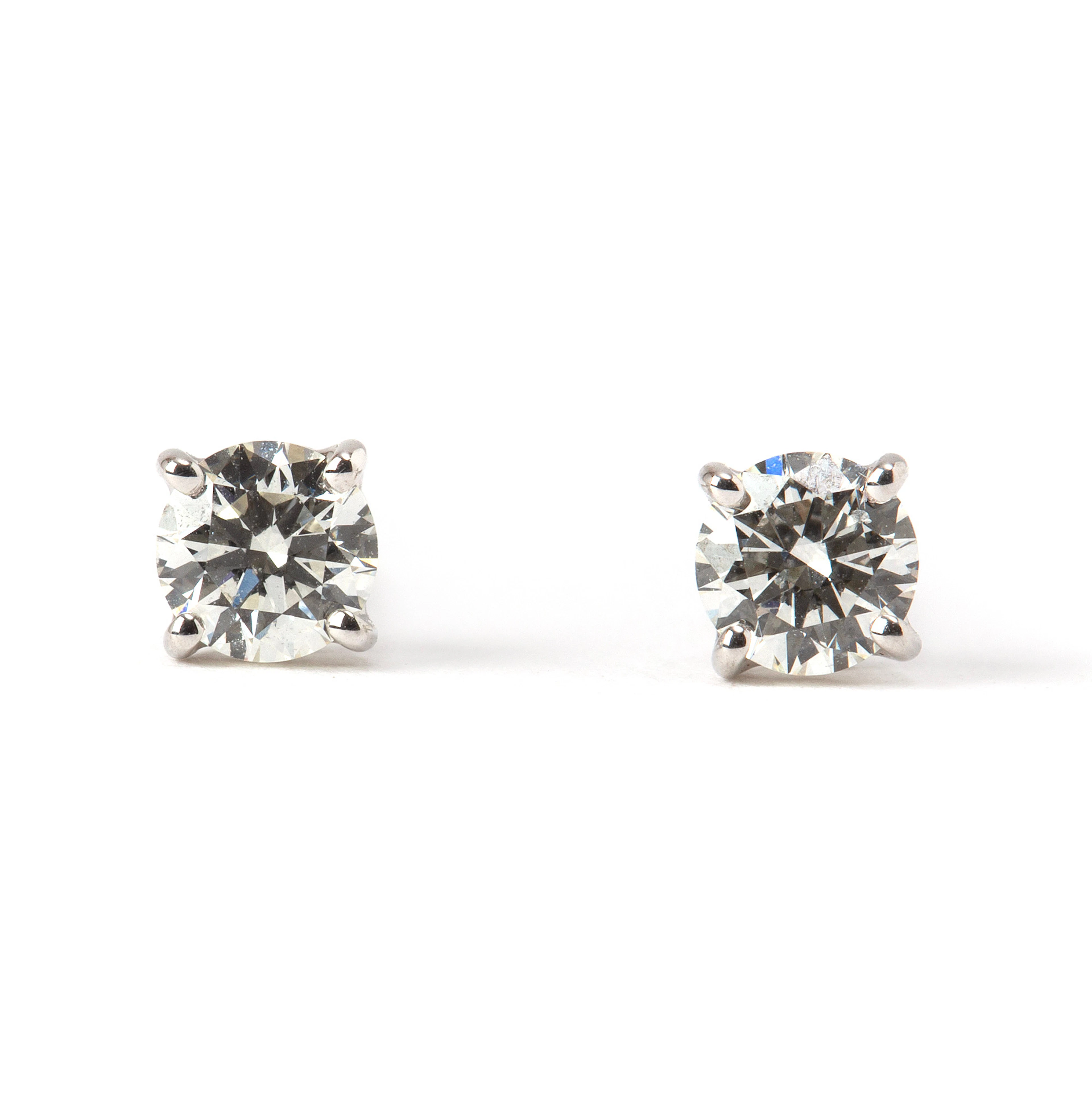 ÖRHÄNGEN, 18K vitguld med briljantslipade diamanter, totalt 0.60 ct.