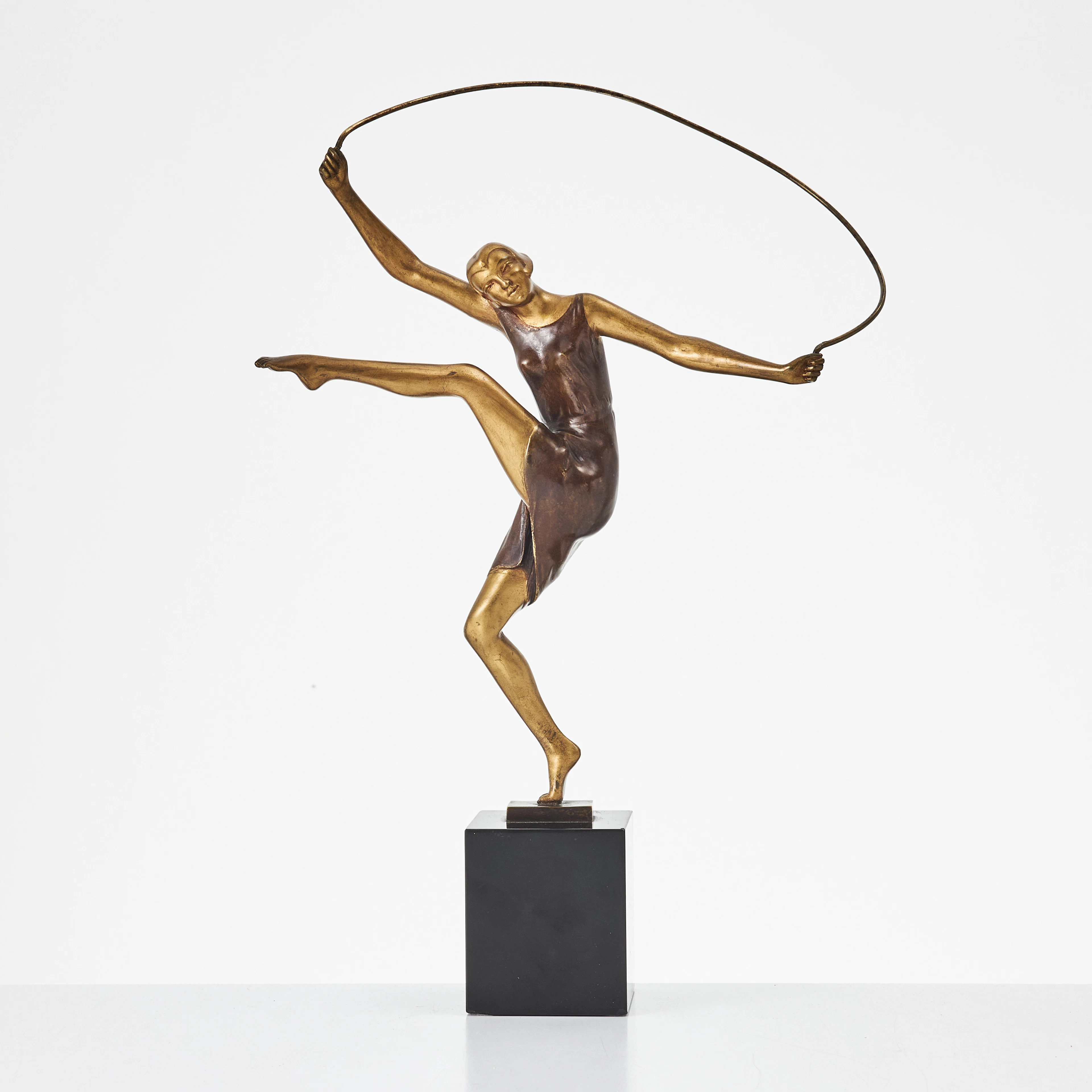 SKULPTUR, art deco, brons, i form av flicka med hopprep.