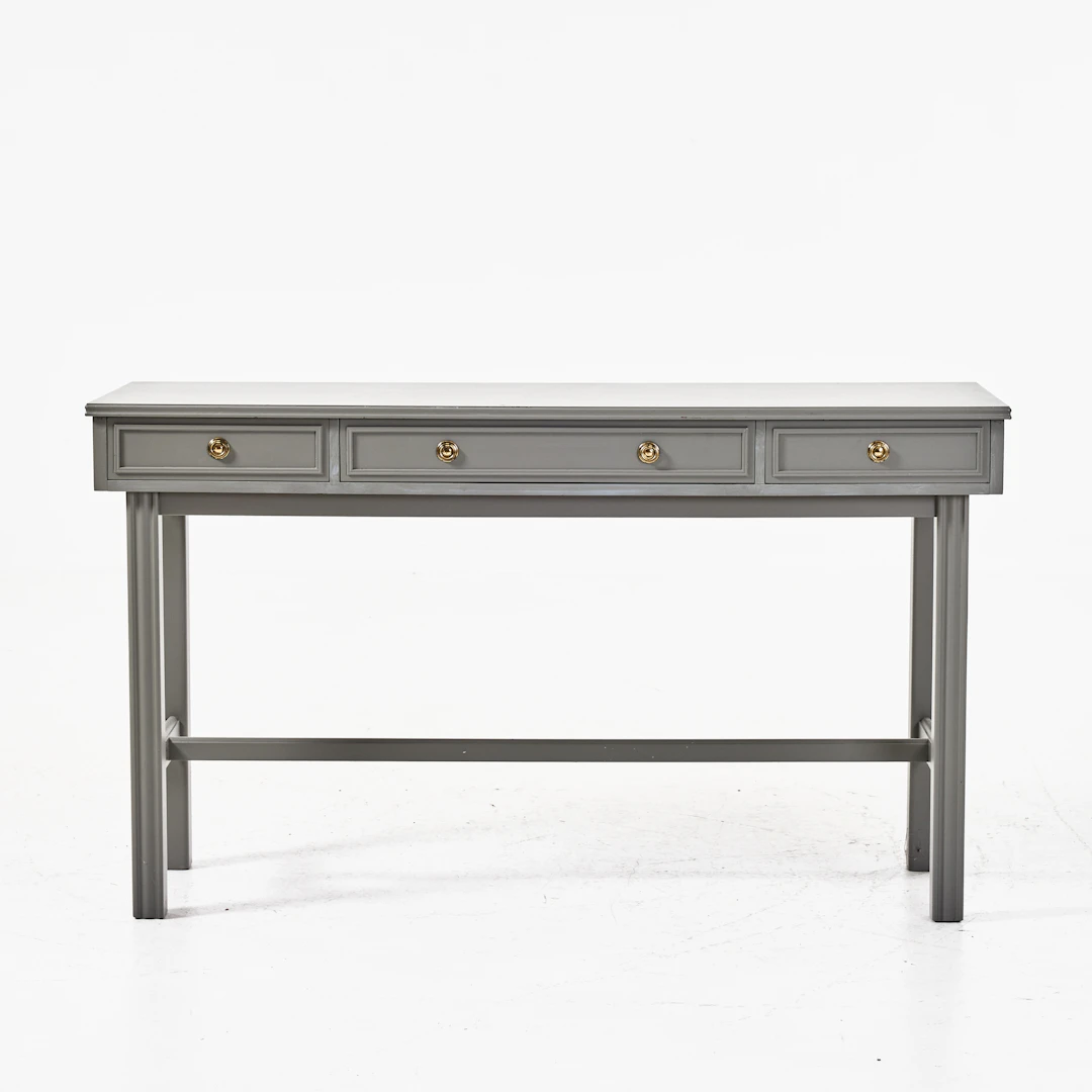 SIDEBOARD, 1900-talets mitt, bemålat, tre lådor., beslag i mässing.