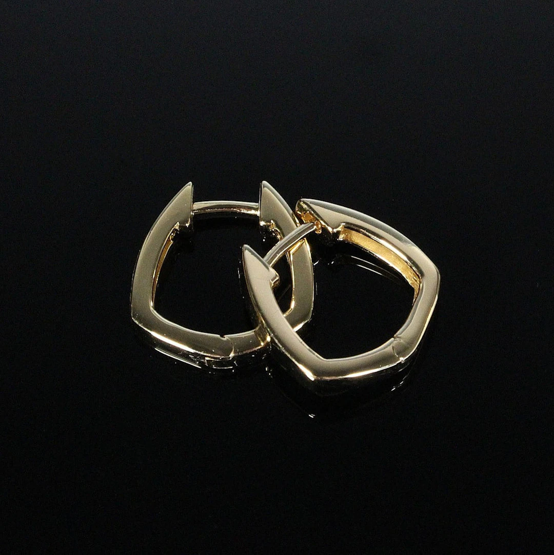 MERALIN JEWELRY. 5-eckige Creolen aus 925er Sterlingsilber, vergoldet, Italien.