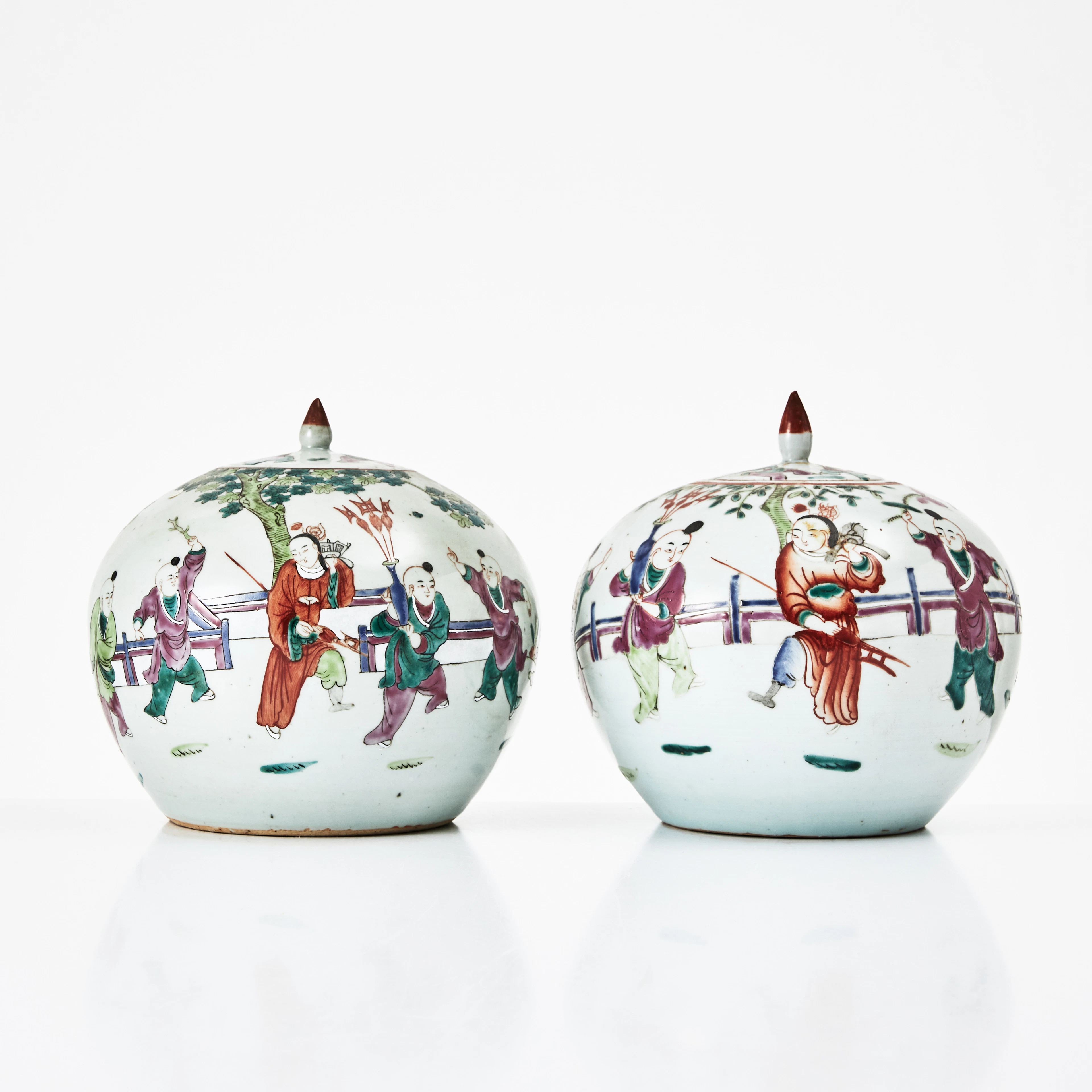 LOCKURNOR, 2 st., snarlika, porslin, Kina, Republik (1912-1949), klotformade