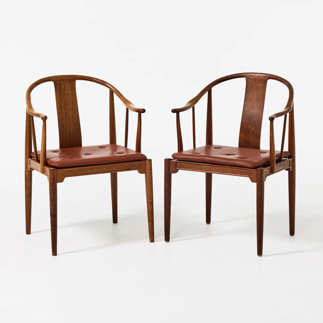 HANS J WEGNER. "Kinastolen", karmstolar, ett par, Fritz Hansen, Danmark