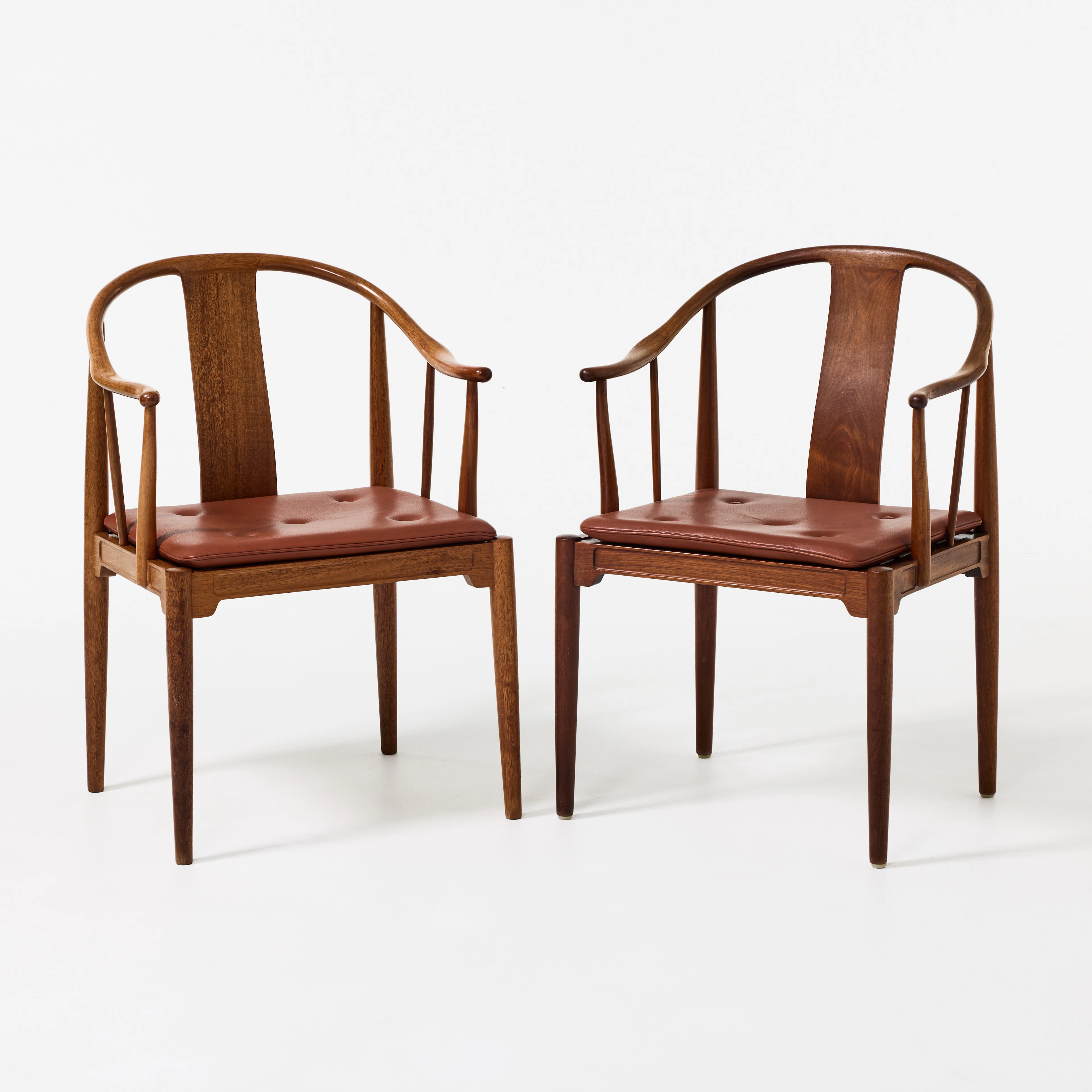 HANS J WEGNER. "Kinastolen", karmstolar, ett par, Fritz Hansen, Danmark
