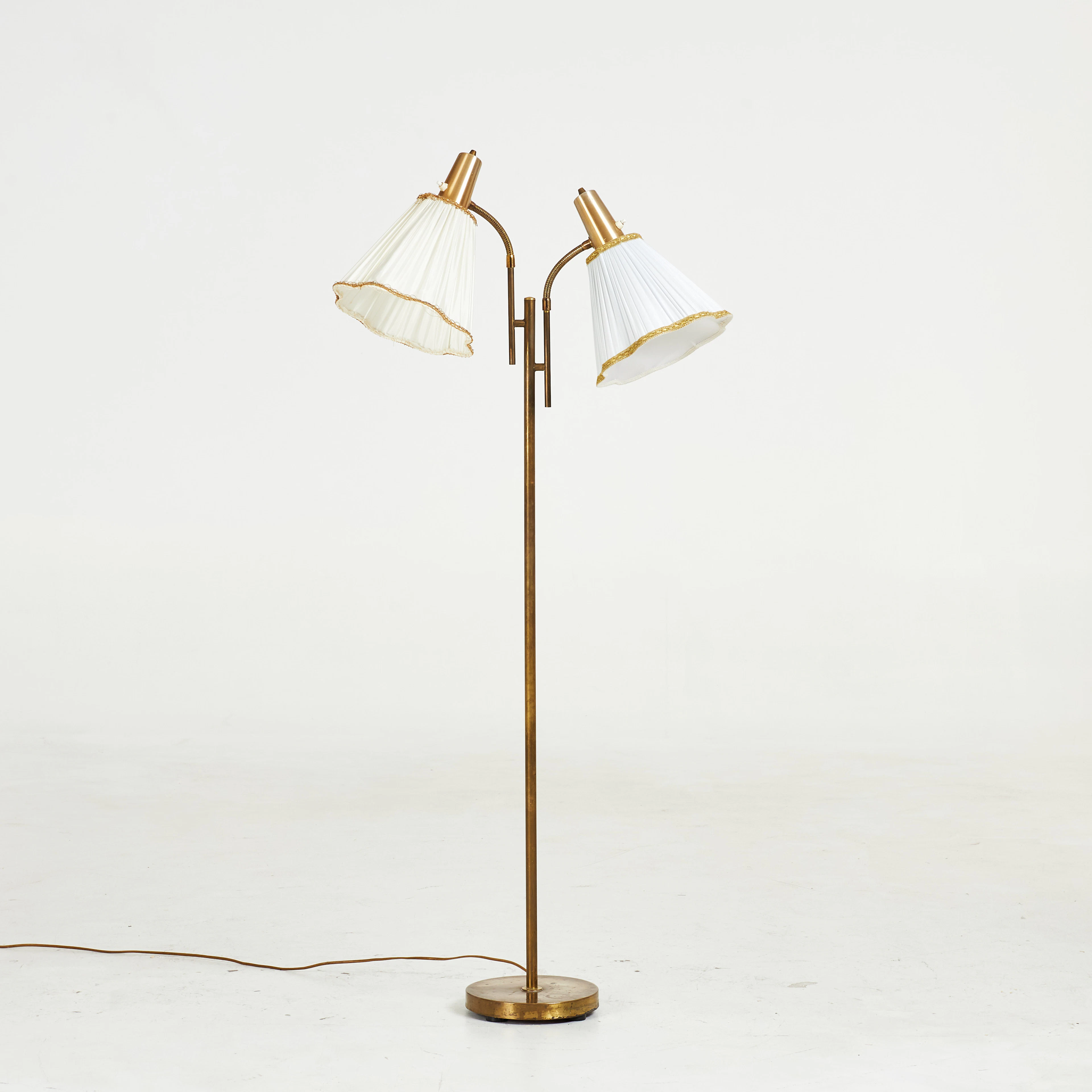 GOLVLAMPA, 2-armad, mässing, Tibro Armatur Hantverk, skärmar i textil