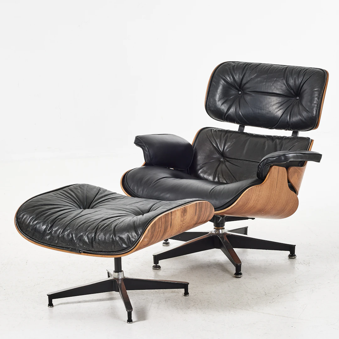 CHARLES & RAY EAMES. "Lounge Chair with ottoman", fåtölj med fotpall