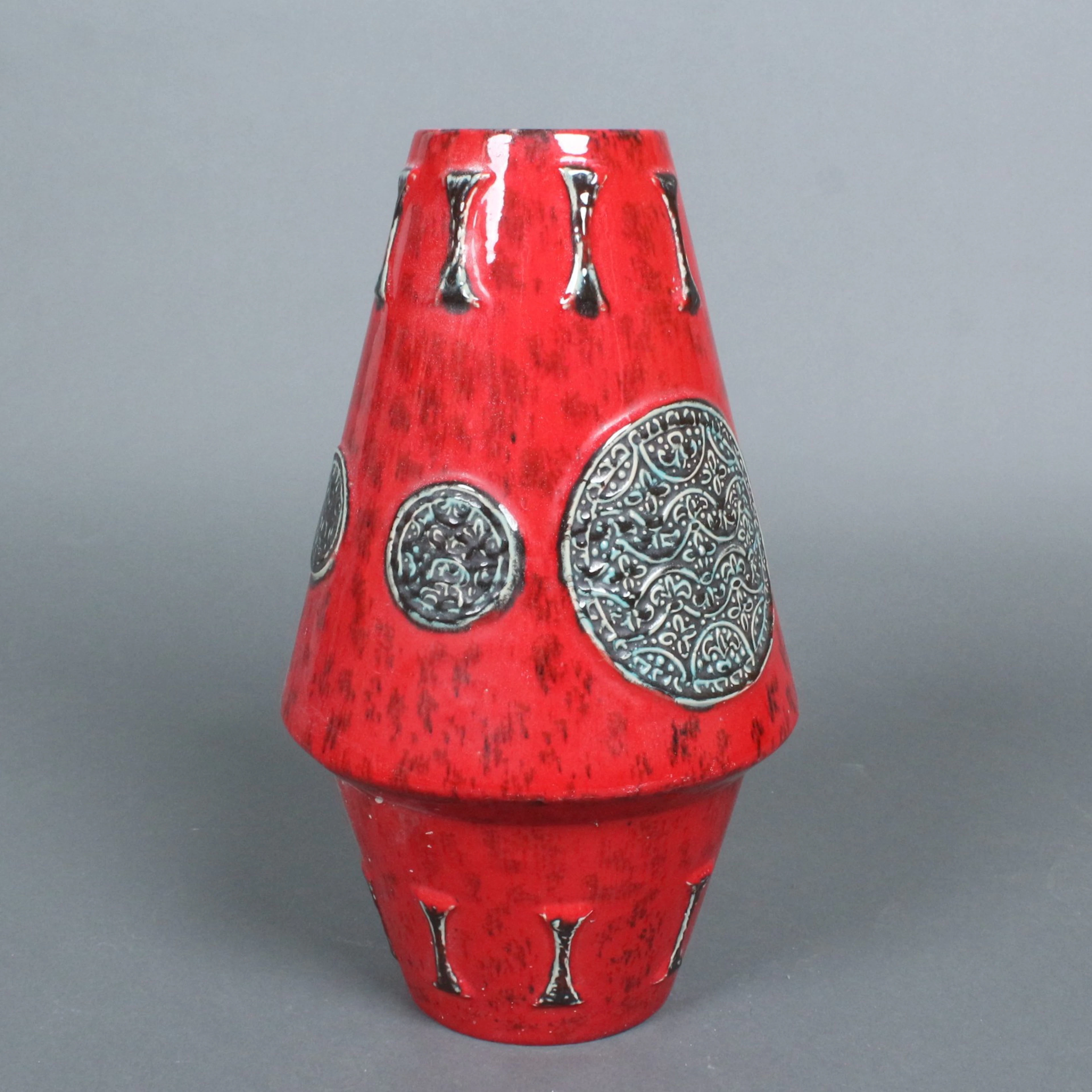 Brutalistische Bodenvase der 1970er.