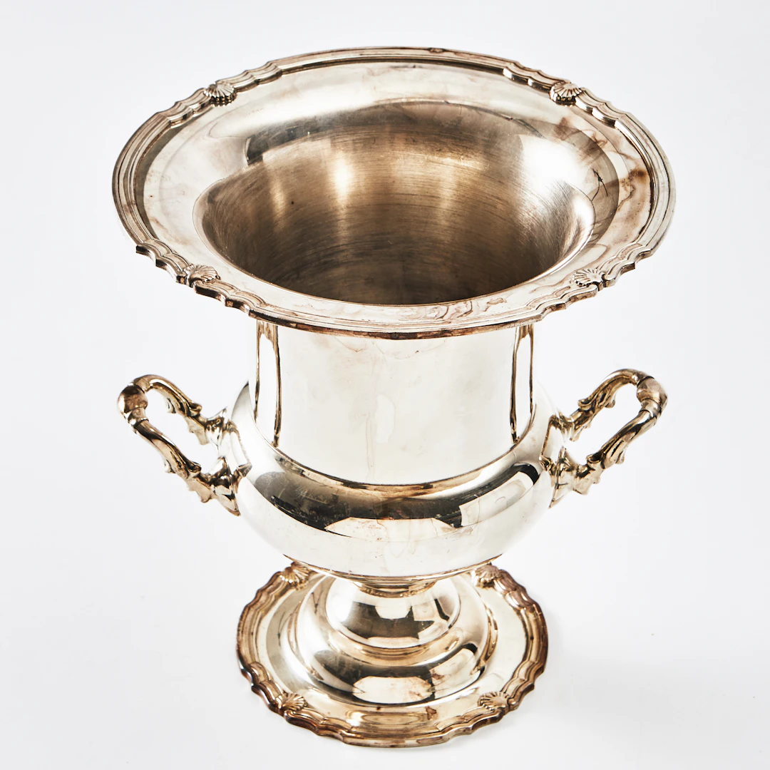 VINKYLARE, 1900-tal, pläter, balusterformad med hänklar.