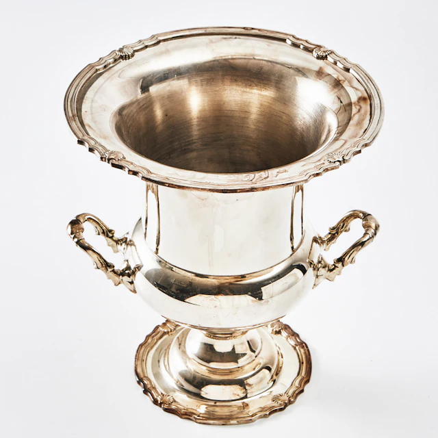 VINKYLARE, 1900-tal, pläter, balusterformad med hänklar.