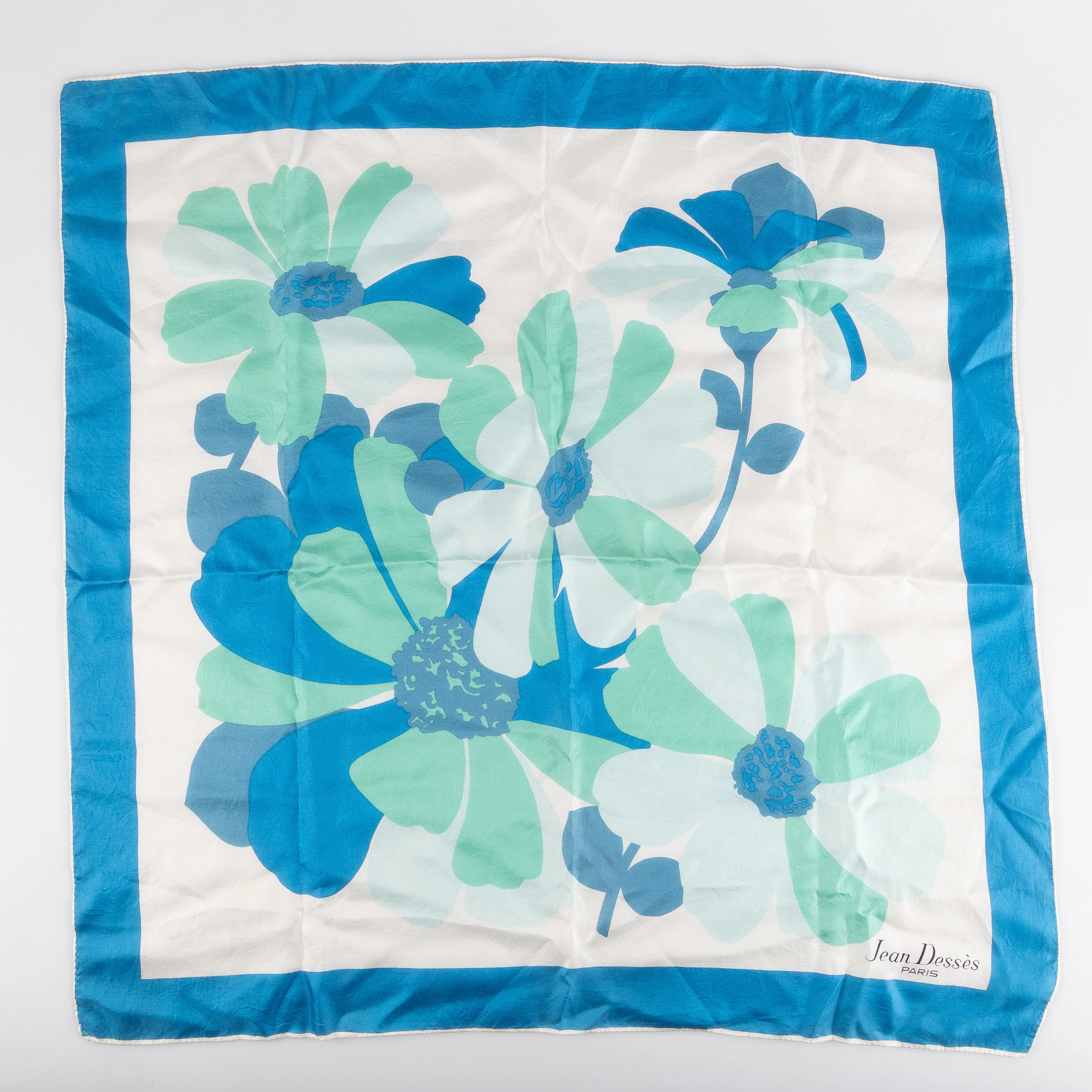 SCARVES, två stycken, Jean Dessès samt Bulgari.