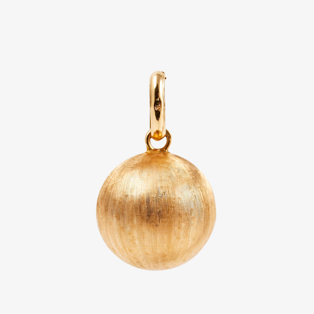 HÄNGE, 18 k guld, delvis satinerad, italienska stämplar, i form av kula.