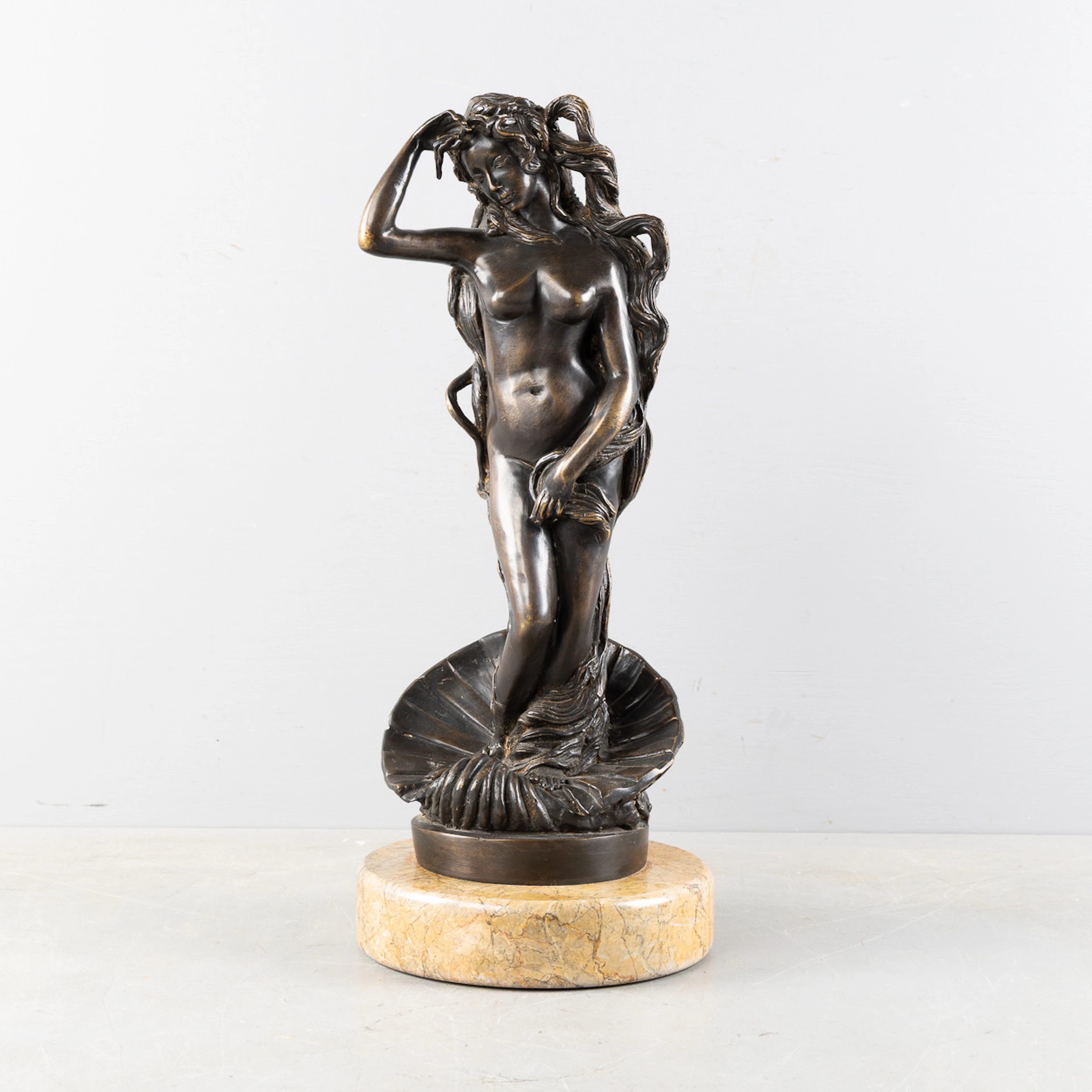 OKÄND KONSTNÄR. Skulptur "Venus födelse", efter Sandro Botticelli