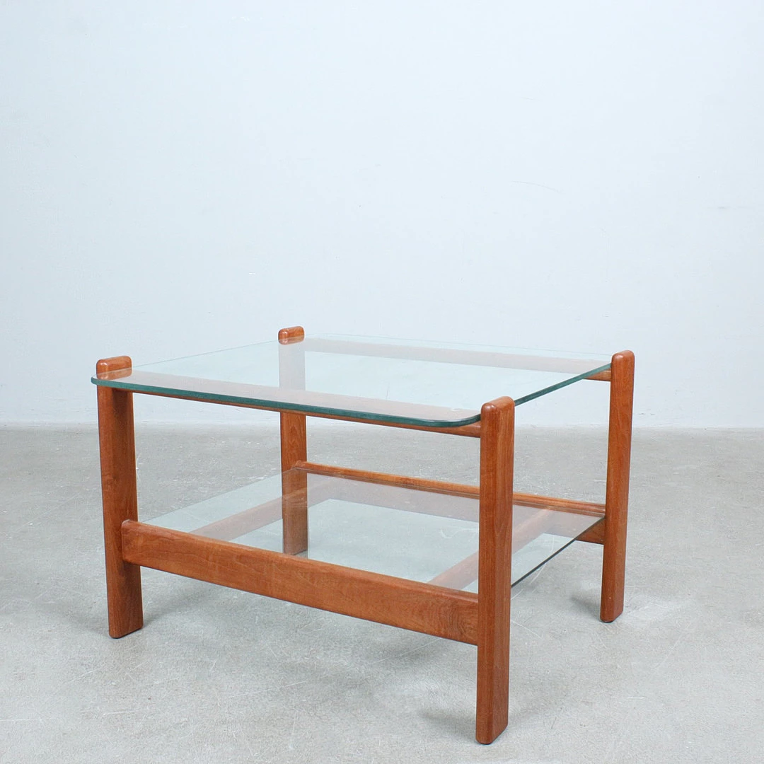 Skandinavischer Couchtisch aus Teak und Gals der 1970er.