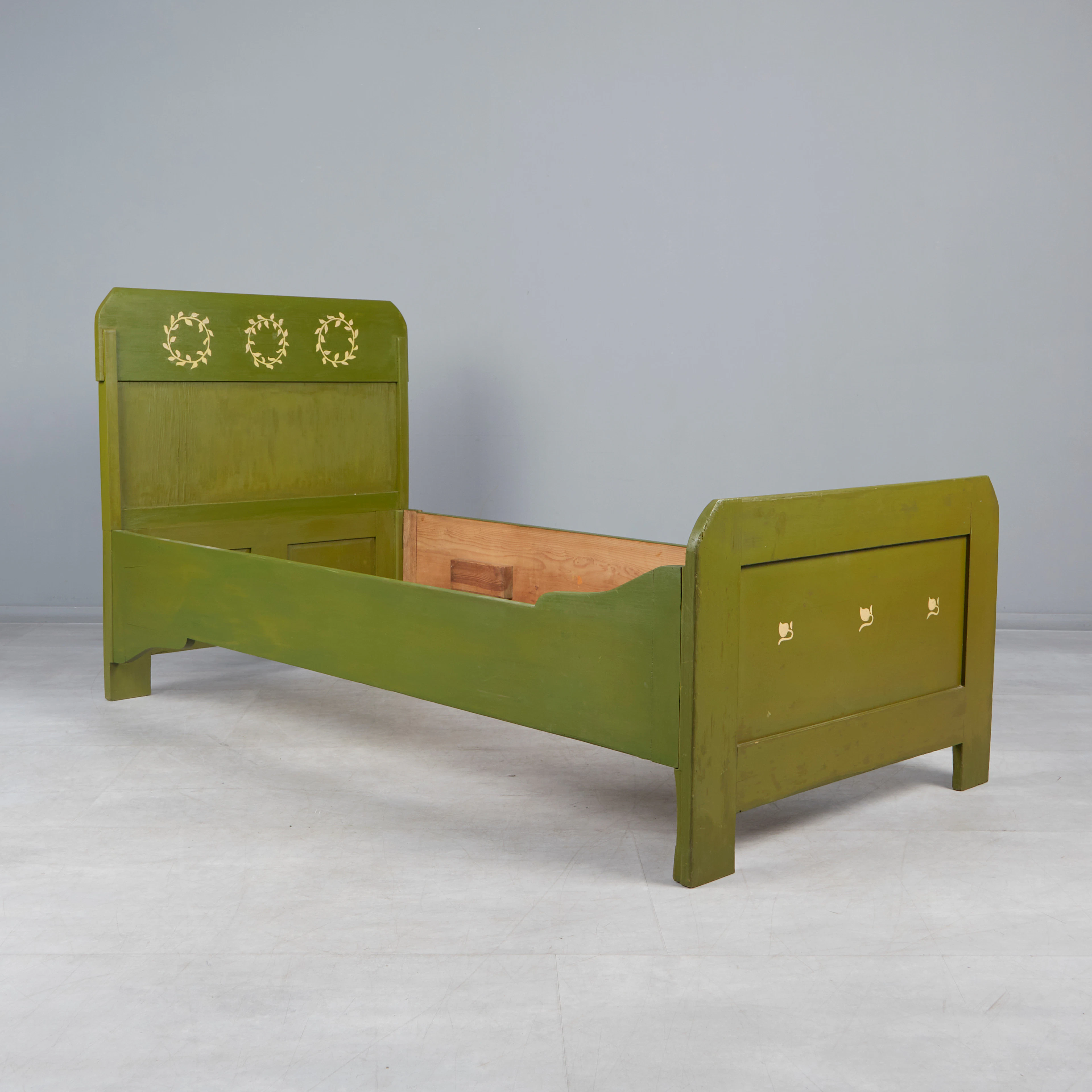 RICHARD RIEMERSCHMID. Bett, Holz, Anfang 20. Jahrhundert, Deutschland.