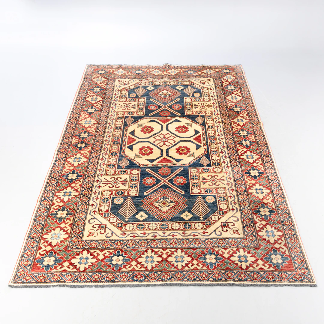 Kazak Teppich ca. 326x226cm.