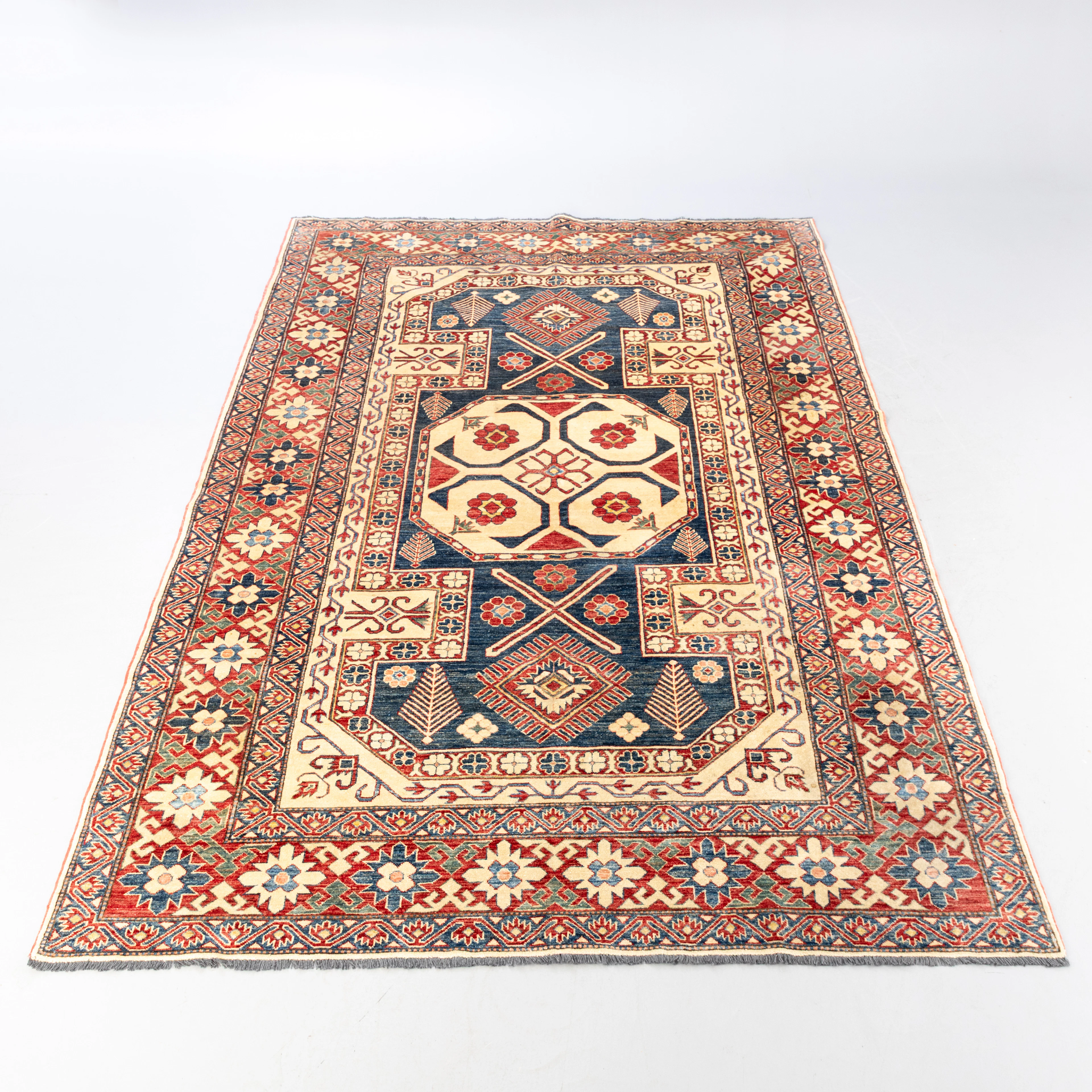 Kazak Teppich ca. 326x226cm.