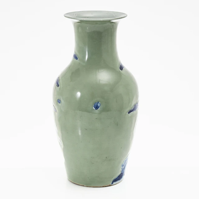 VAS, porslin, Kina, 1900-talets början, balusterformad, celadonglasyr