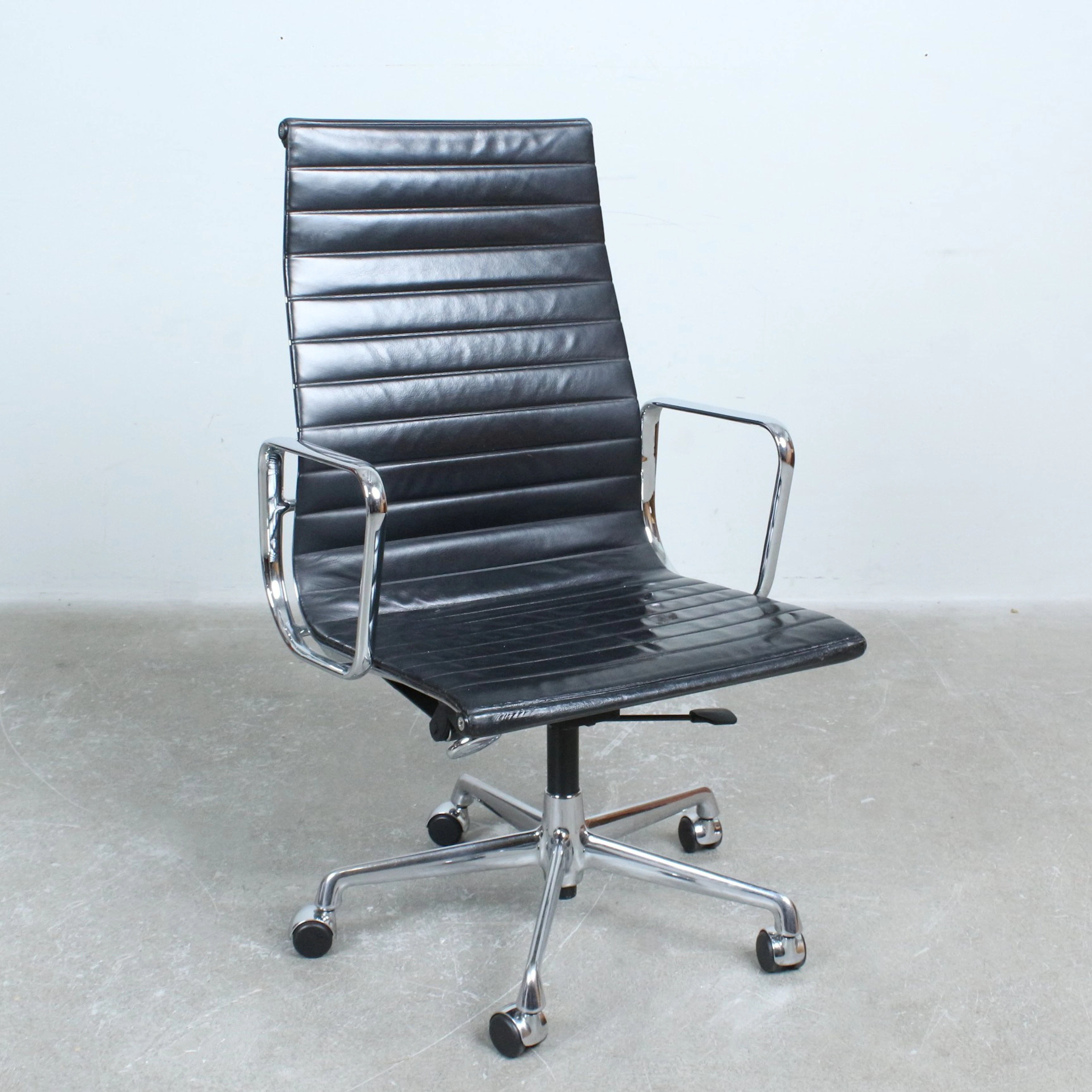 CHARLES & RAY EAMES. Vitra. Bürostuhl / Alu Chair, Modell 'EA 119'