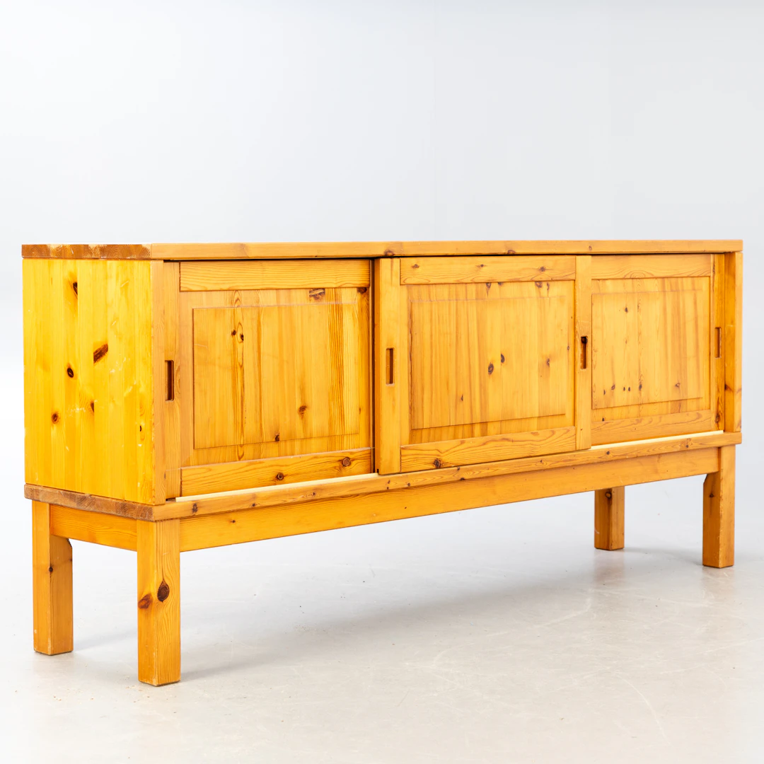 Sideboard, Kieferholz, wohl Schweden, 1960-1970er Jahre.