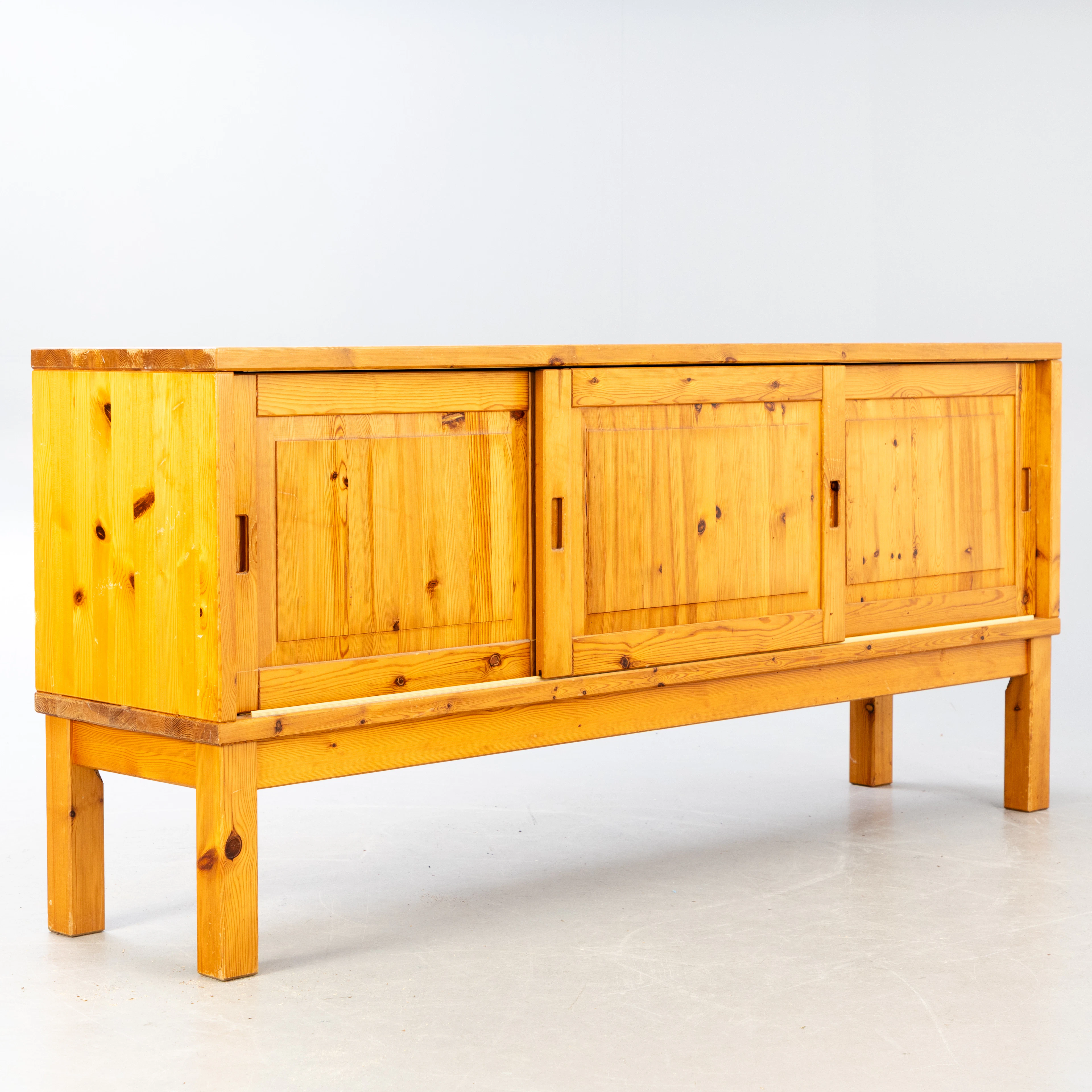 Sideboard, Kieferholz, wohl Schweden, 1960-1970er Jahre.