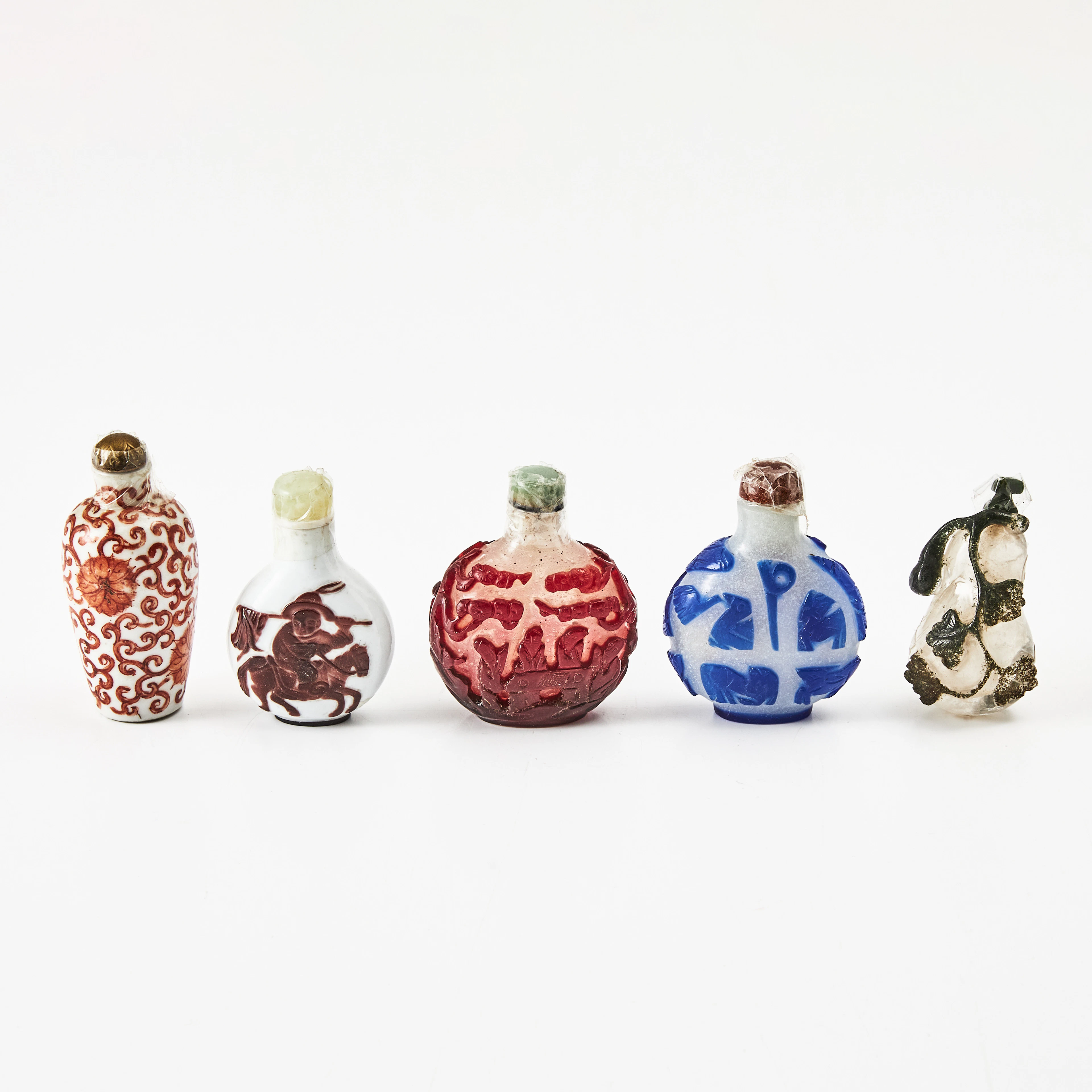 SNUSFLASKOR, 5 st., porslin, glas, Kina, 1900-tal.