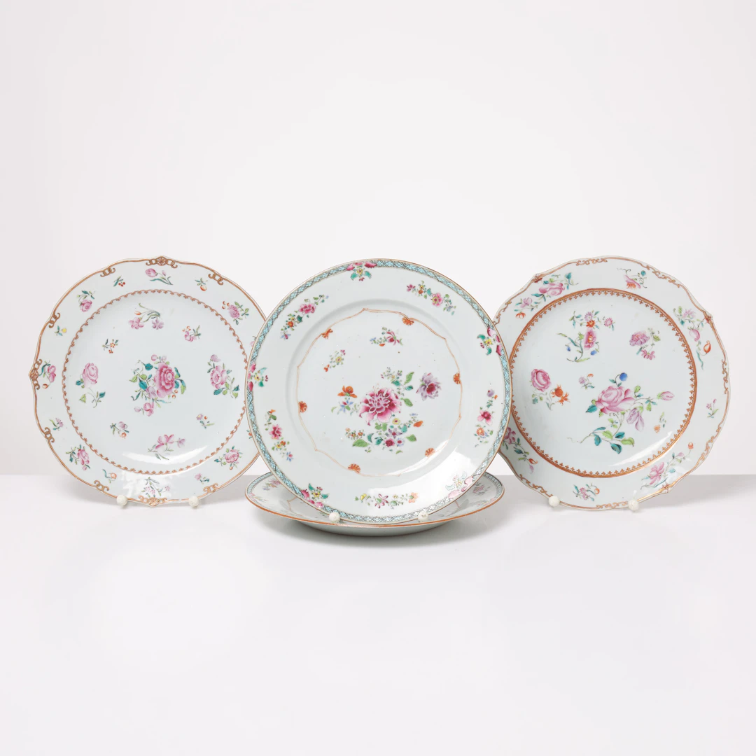 TALLRIKAR. 2+2 st, famille rose, Qianlong, emaljdekor, turkos bård