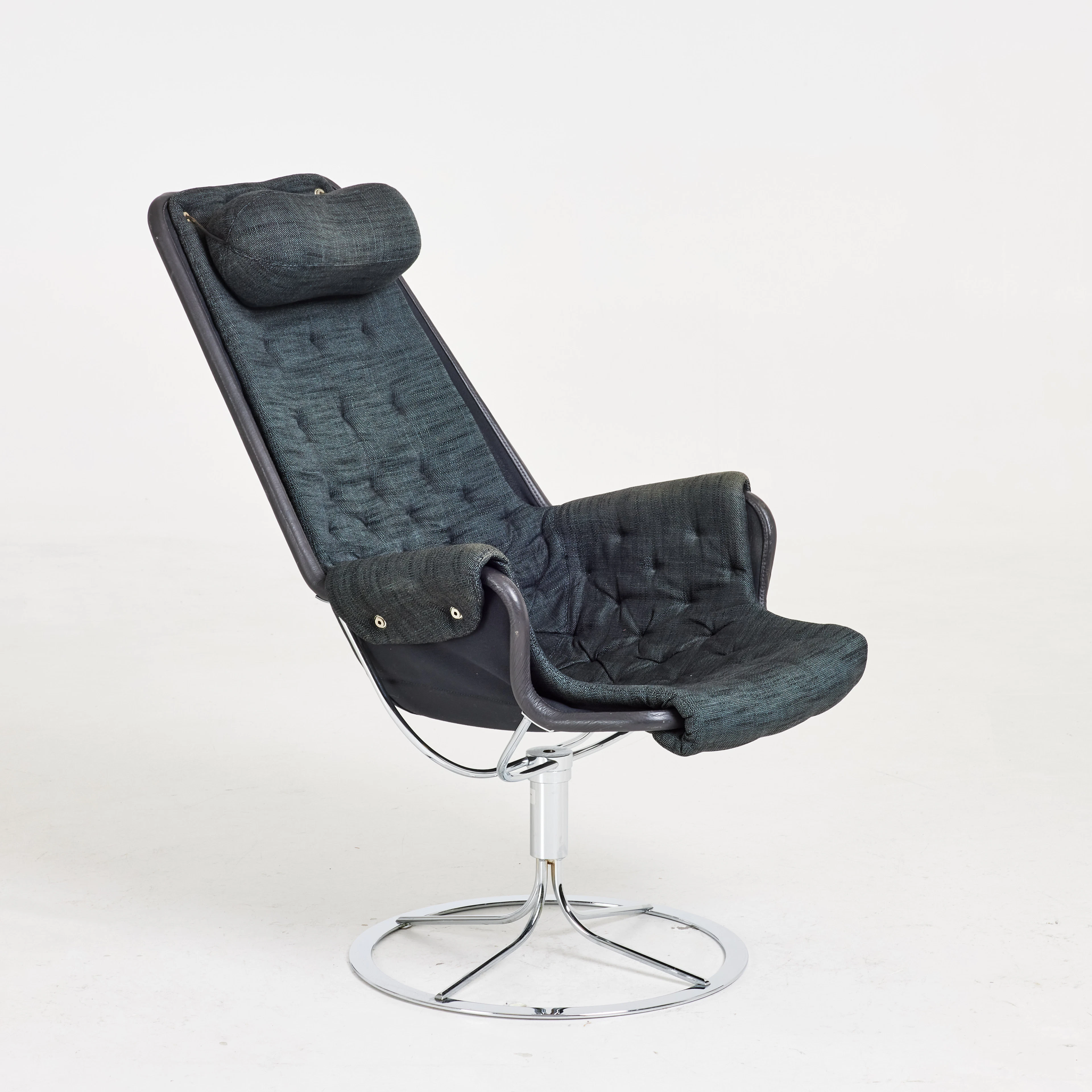 BRUNO MATHSSON. Fåtölj, "Jetson", Dux, canvas, svart textil samt läder
