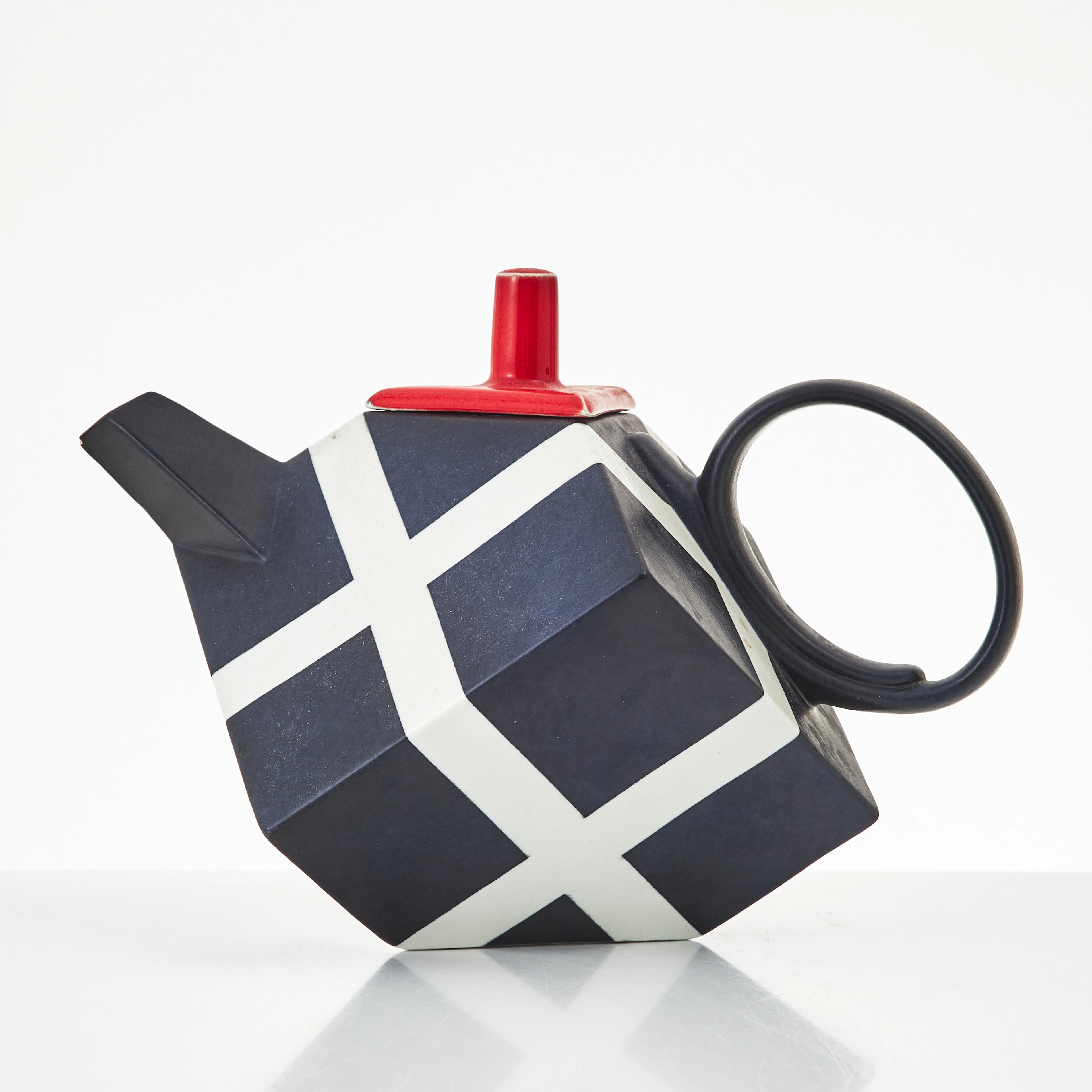 ROLF SINNEMARK. "Cube", tekanna, Rörstrand, porslin, 1980-tal, glaserad