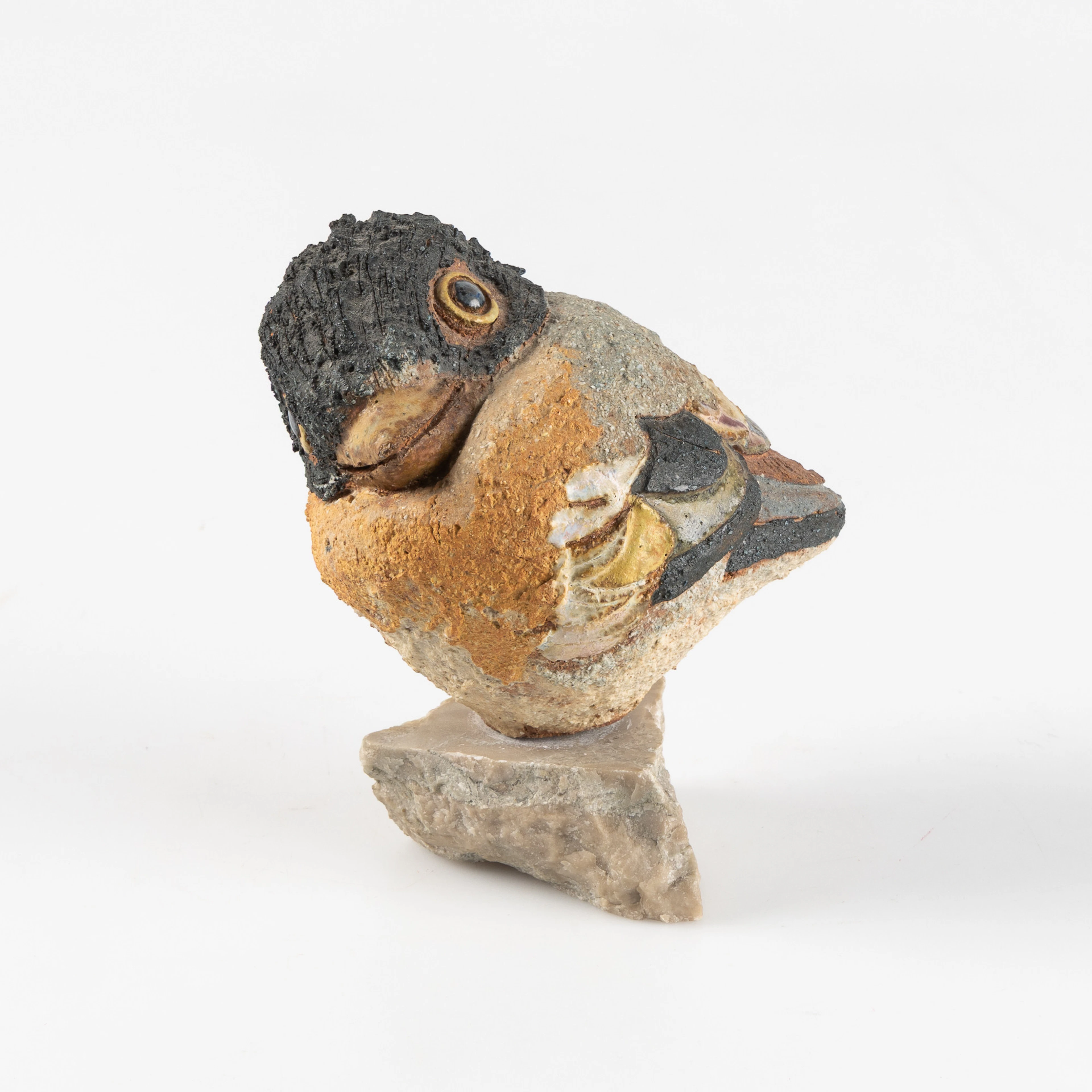 TYRA LUNDGREN. Skulptur i form av fågel, chamotterat och delvis glaserat