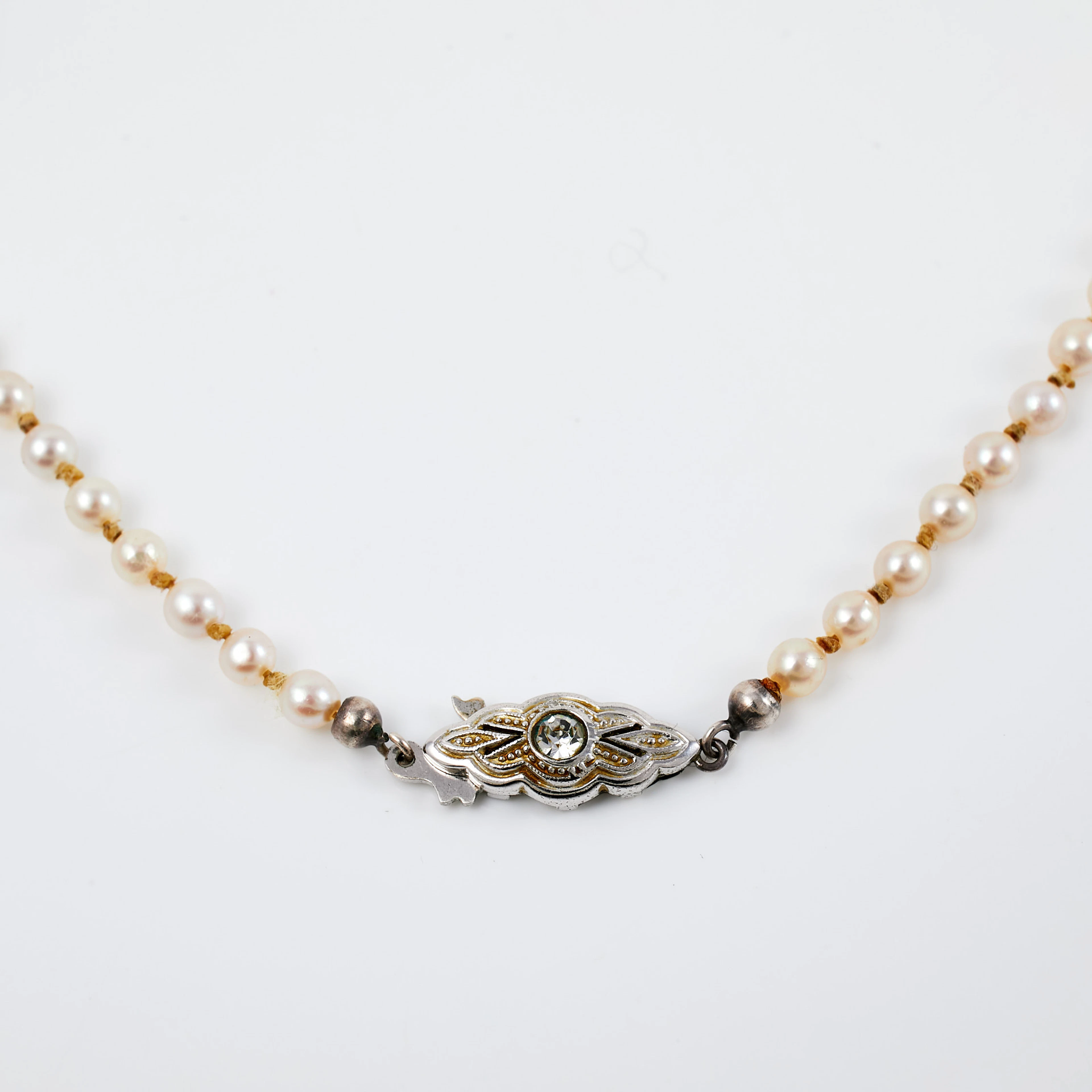 PÄRLCOLLIER, doserat, odlade vita saltvattenspärlor, ca 3,8-7,2 mm