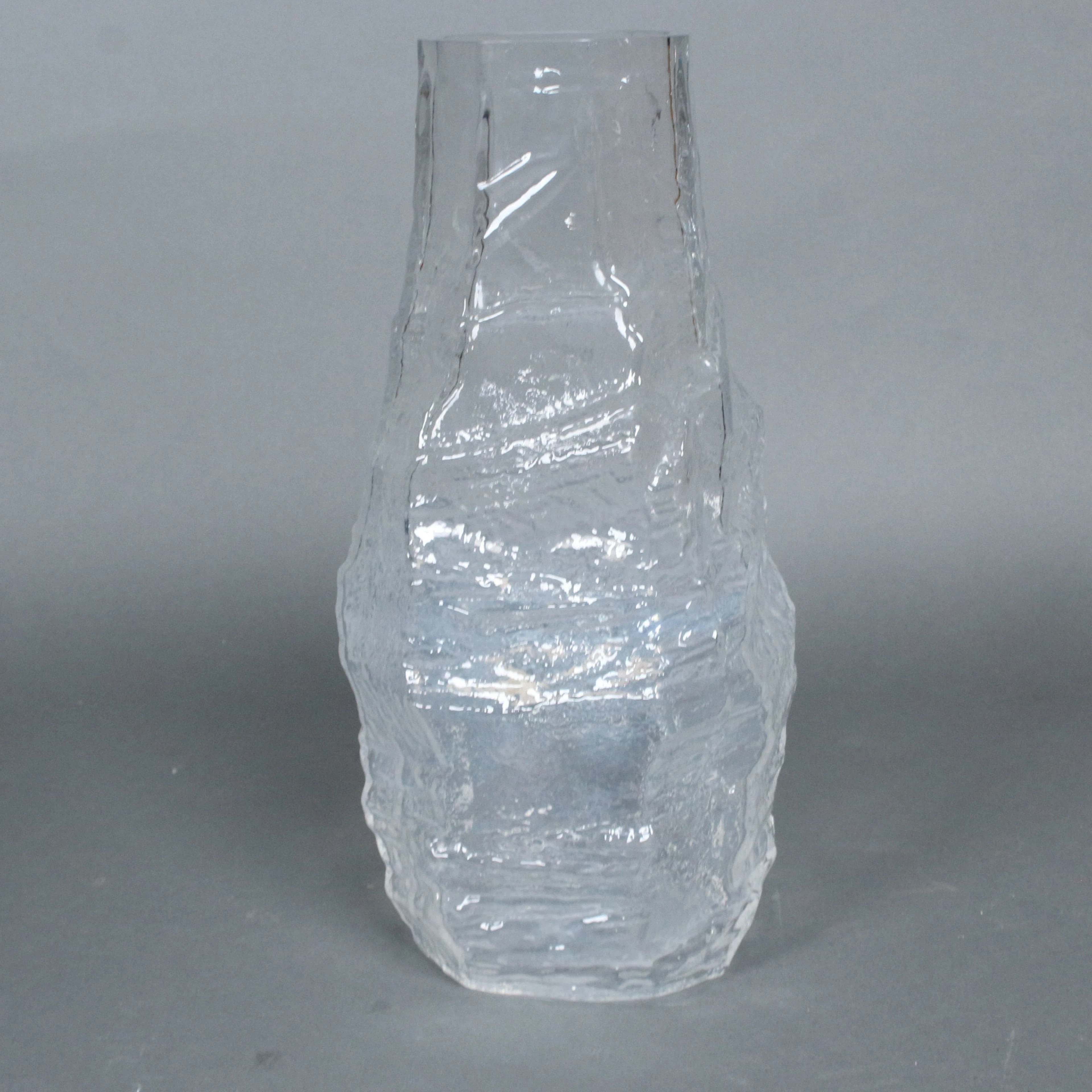 PEILL & PUTZLER. Mid-Century „Glacier“ (Gletscher) Glasvase von Peill
