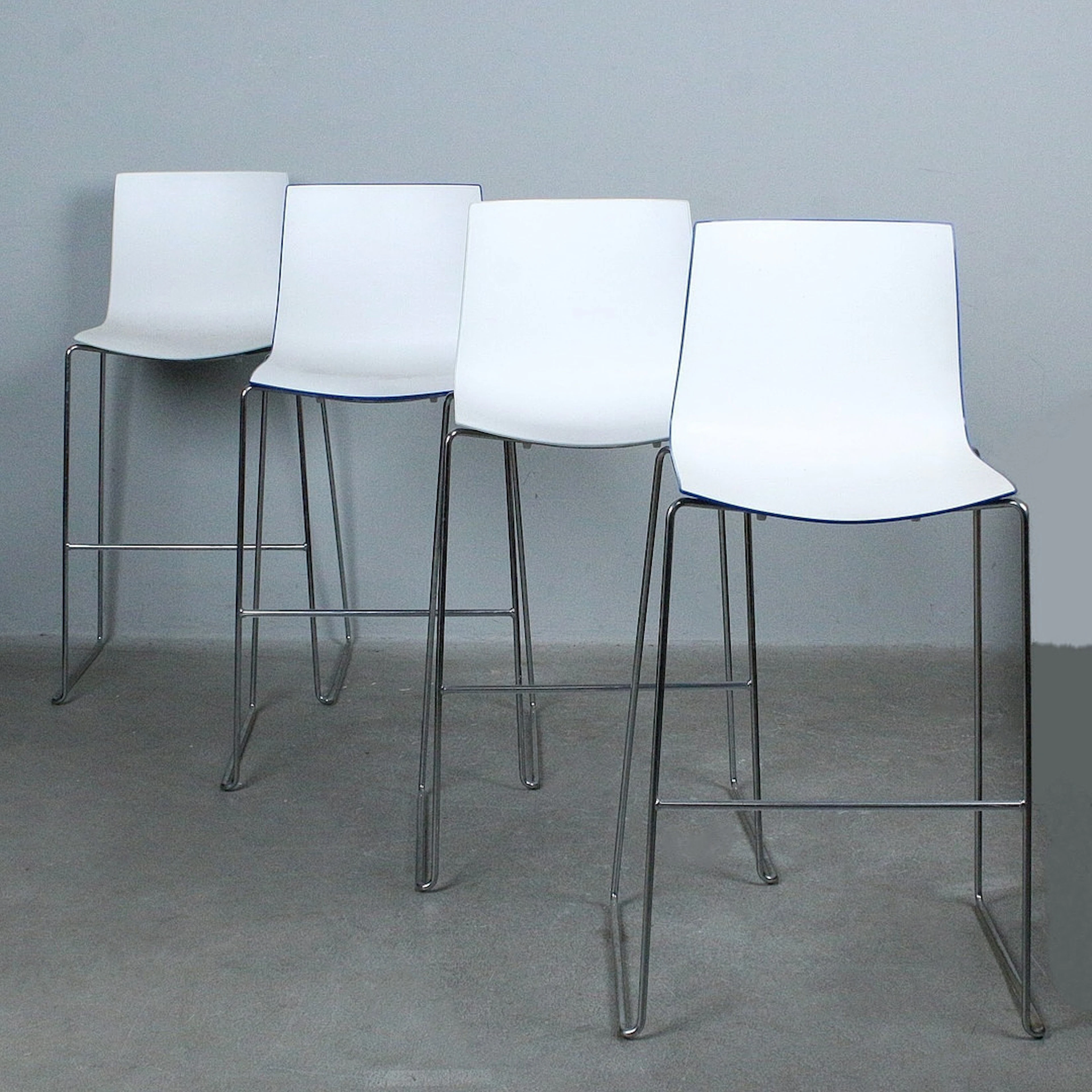 LIEVORE ALTHERR MOLINA. Arper. Set Barhocker, Modell 'Catifa 46'