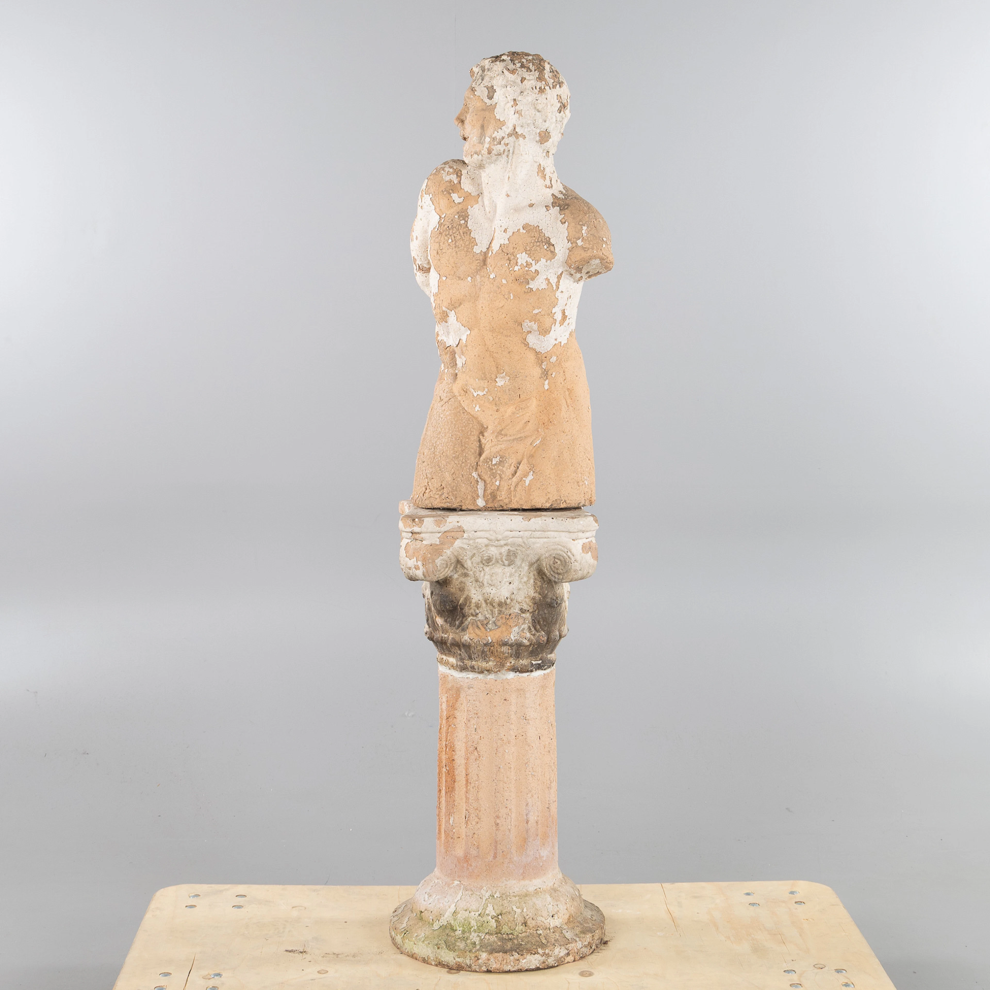 TRÄDGÅRDSSKULPTUR, 2 delar, terracotta, 1900-tal.