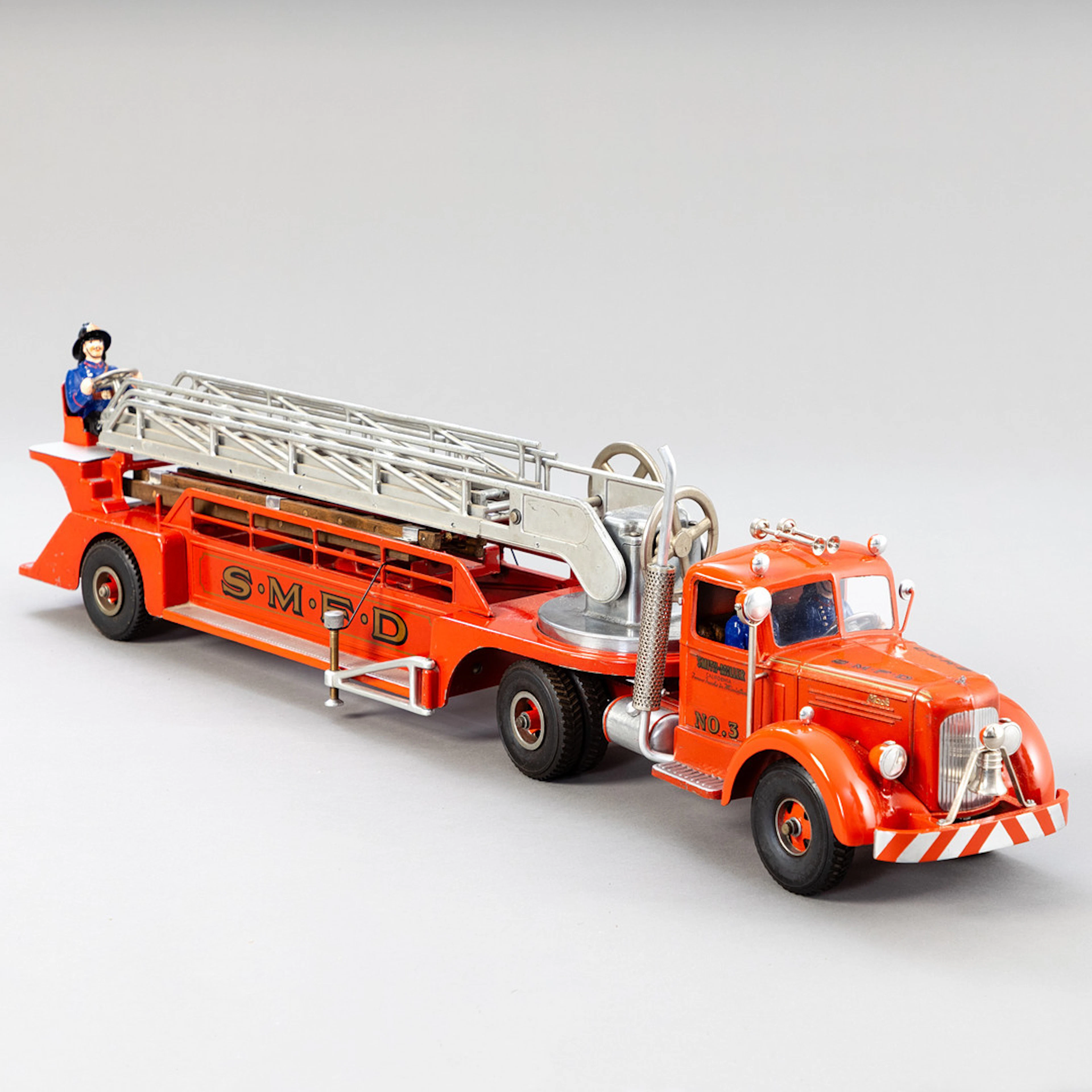SMITH MILLER SMITTY TOYS. L Mack Drehleiter-Feuerwehrwagen, USA.