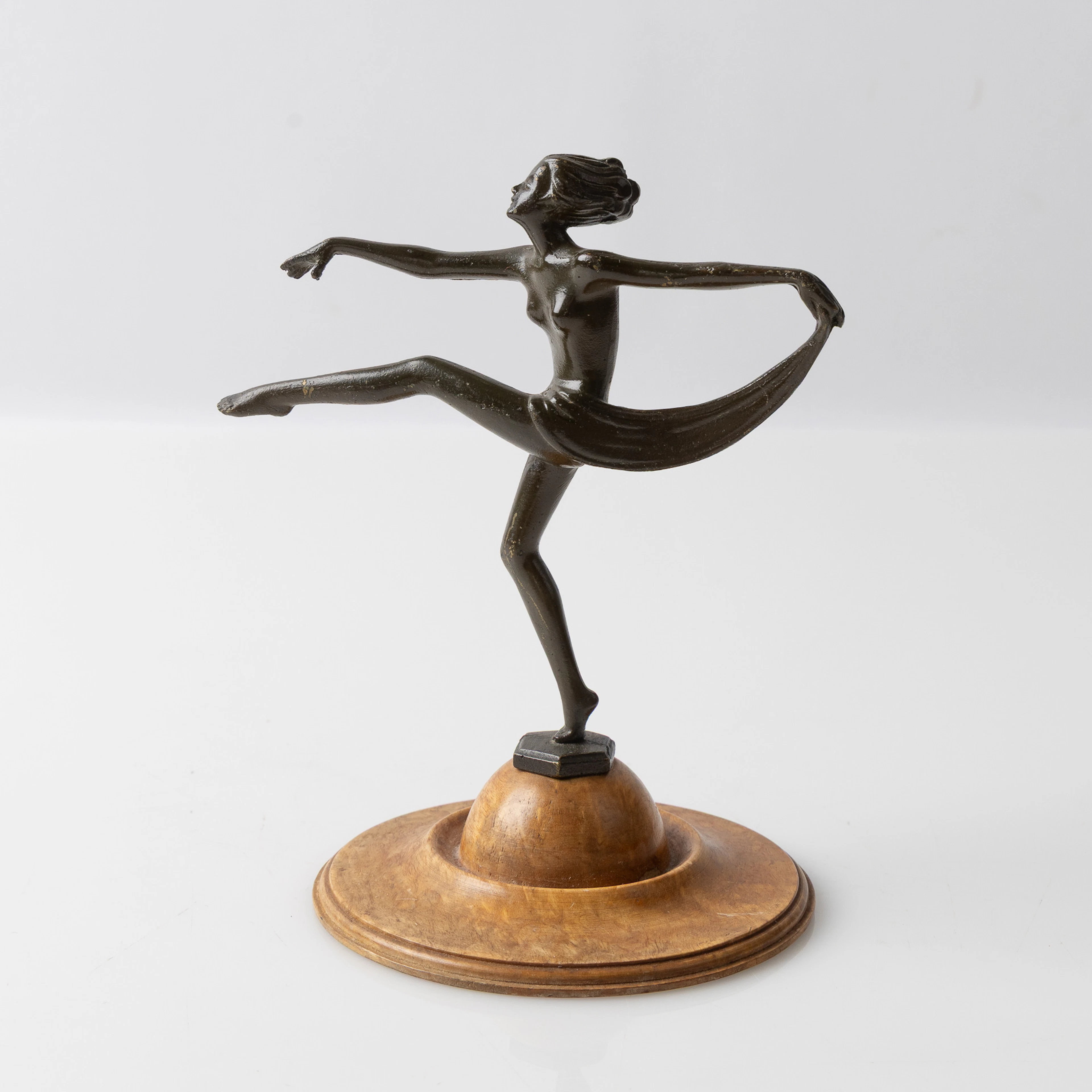JOSEF LORENZL. EFTER. Skulptur, ballerina, brons på träsockel, 1900-tal.