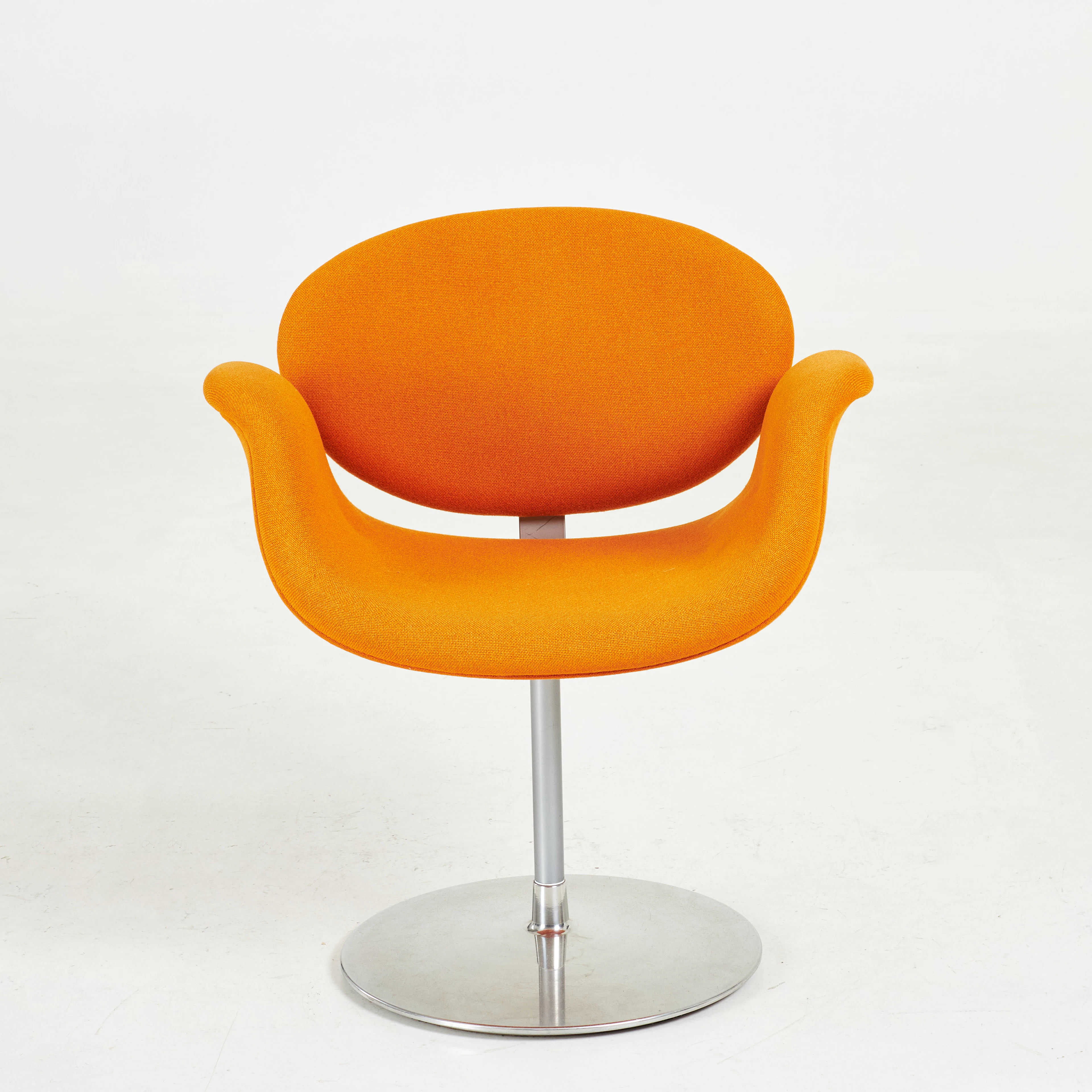 PIERRE PAULIN. Karmstol, "Tulip", för Artifort, klädd i orange textil