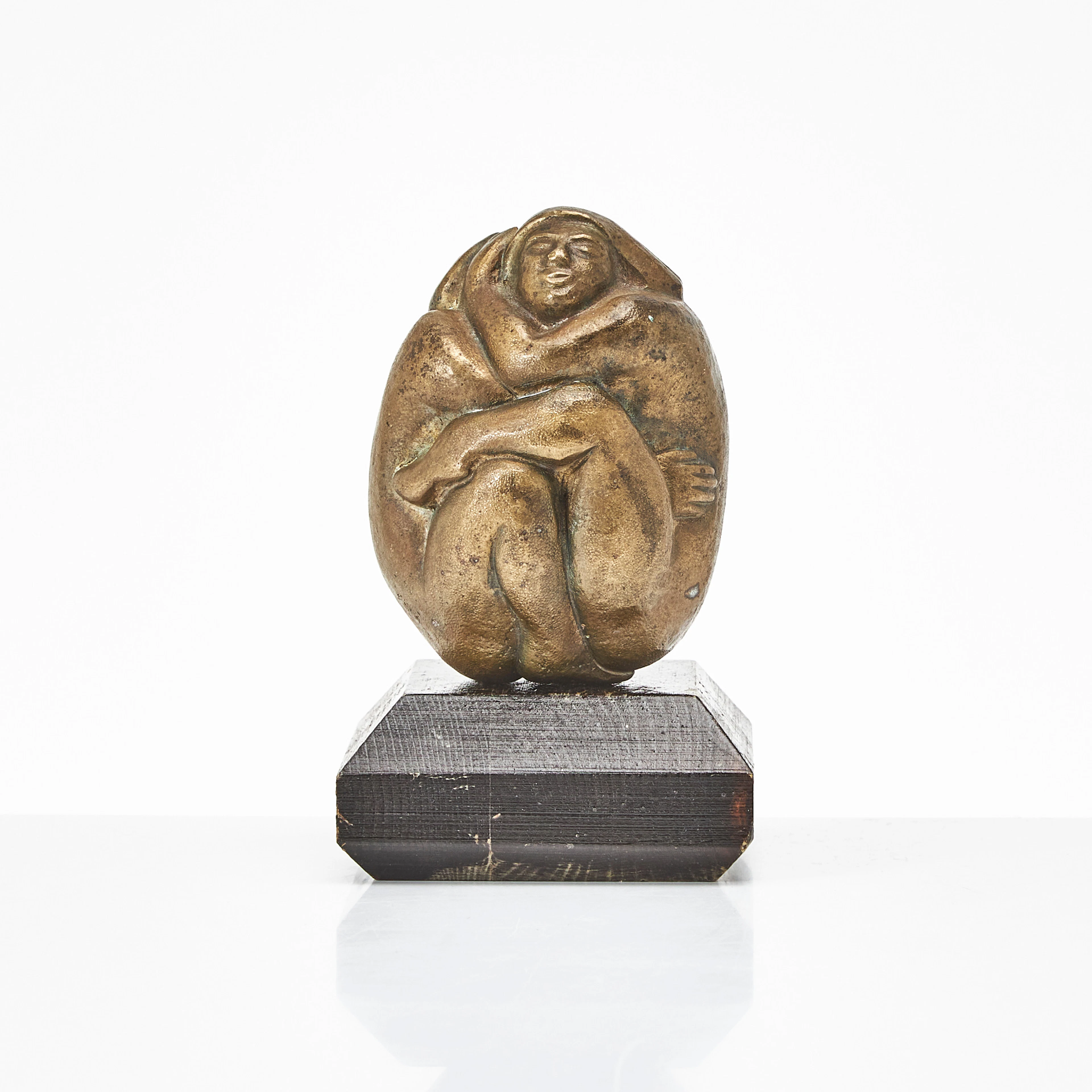 OIDENTIFIERAD KONSTNÄR. Skulptur, brons, 1900-tal, i form av famnande par.