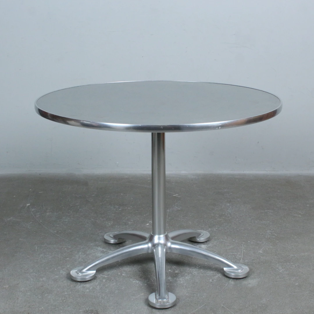 JORGE PENSI. Amat-3 für Knoll, Gartentisch/Bistrotisch, Modell 'Toldedo'
