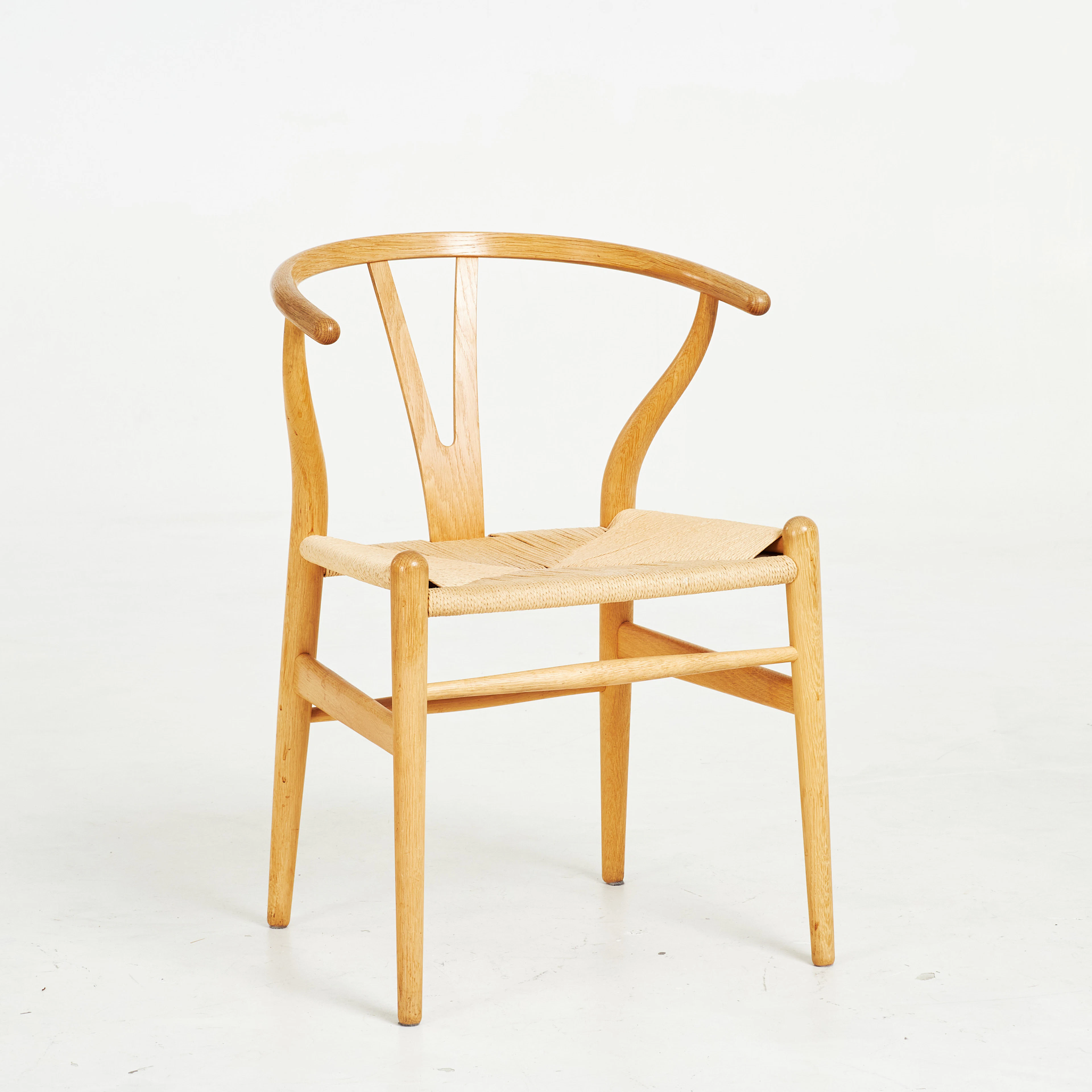 HANS J WEGNER. "Y-stolen", även kallad "Wishbone-chair", formgiven